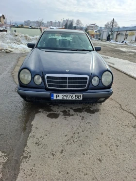 Mercedes-Benz E 220 CDI, снимка 12