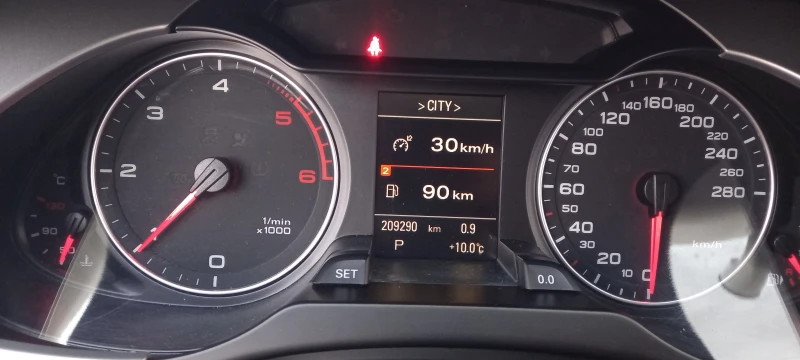 Audi A4 2.0D ИЗКЛЮЧИТЕЛА АВТОМТ СЕРВИ КНИЖК ЛЕД НАВ ПОДГРВ, снимка 10 - Автомобили и джипове - 24472777