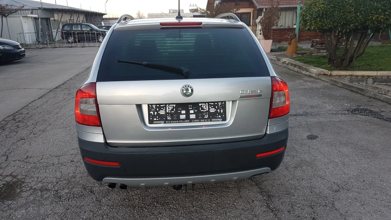 Skoda Octavia SCOUT 2 .0 TDI 4×4, снимка 6 - Автомобили и джипове - 52801939