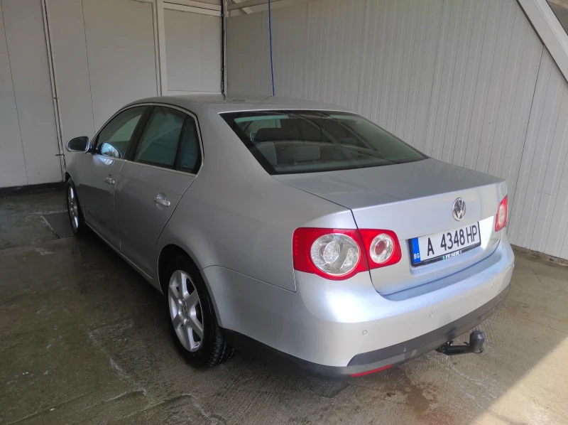 VW Jetta 2.0 TDI, снимка 4 - Автомобили и джипове - 53156325