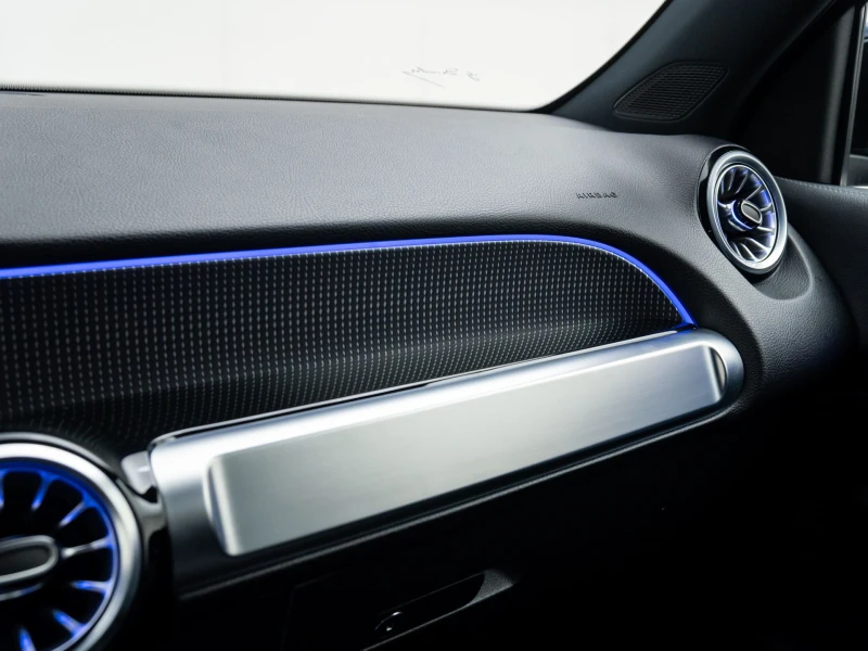 Mercedes-Benz EQB 300 4MATIC, снимка 5 - Автомобили и джипове - 53298857