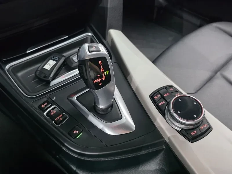 BMW 320 d xDrive, снимка 17 - Автомобили и джипове - 55143956