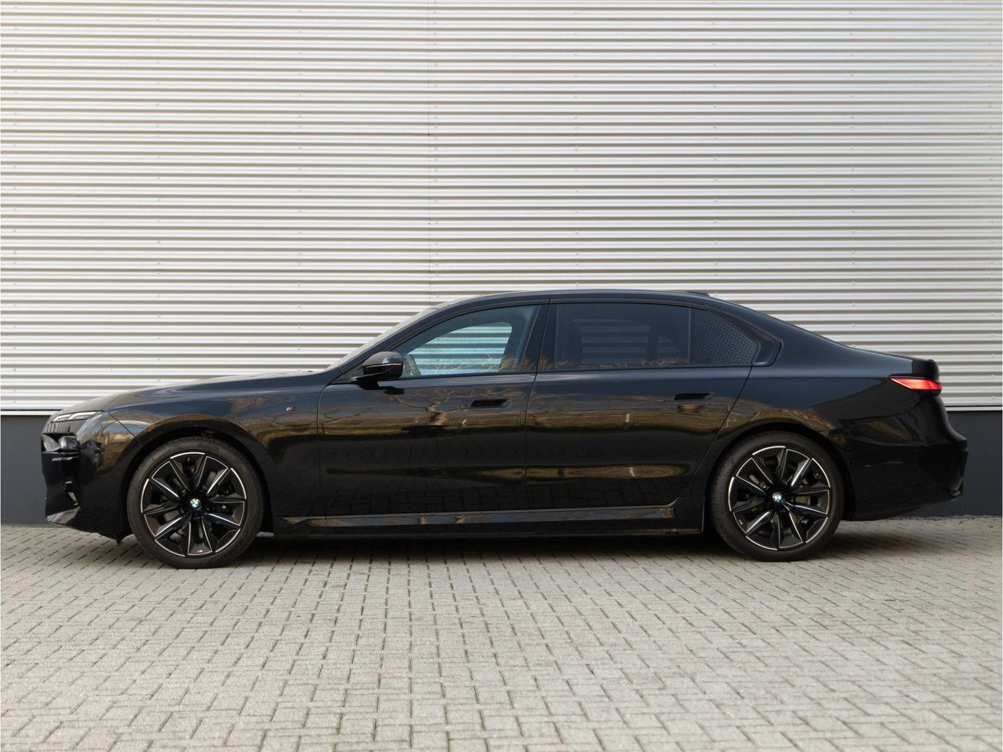 BMW i7  xDRIVE 60 M SPORT PRO 360 CAMERA - изображение 2