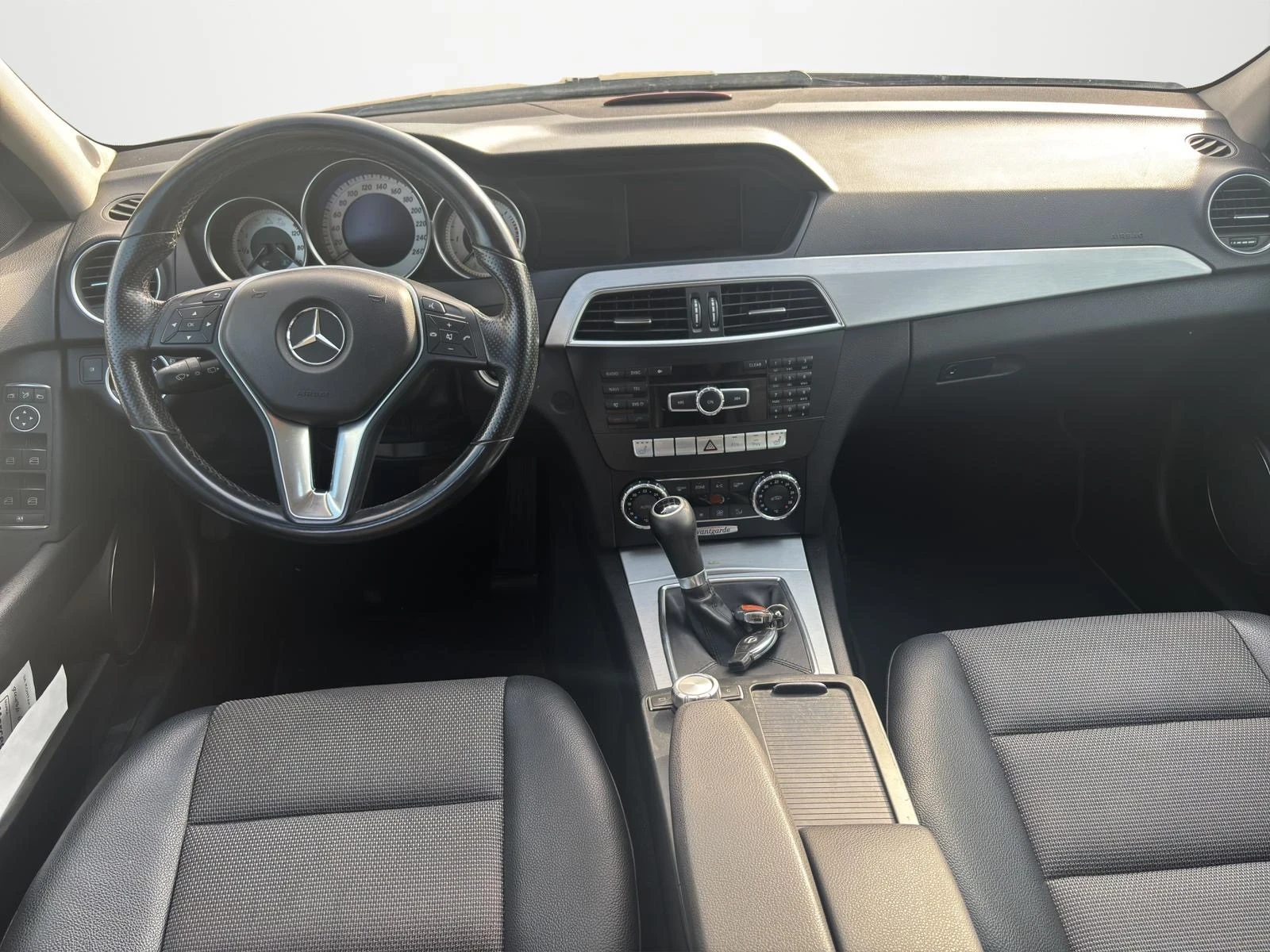 Mercedes-Benz C 220 Avantgarde, снимка 8 - Автомобили и джипове - 51276587