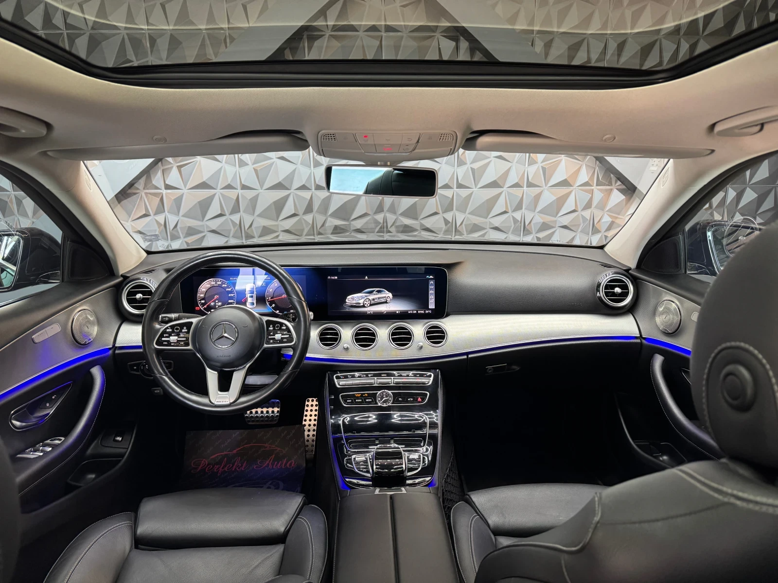 Mercedes-Benz E 220 d * AMG * ПАНОРАМА * LED - изображение 6