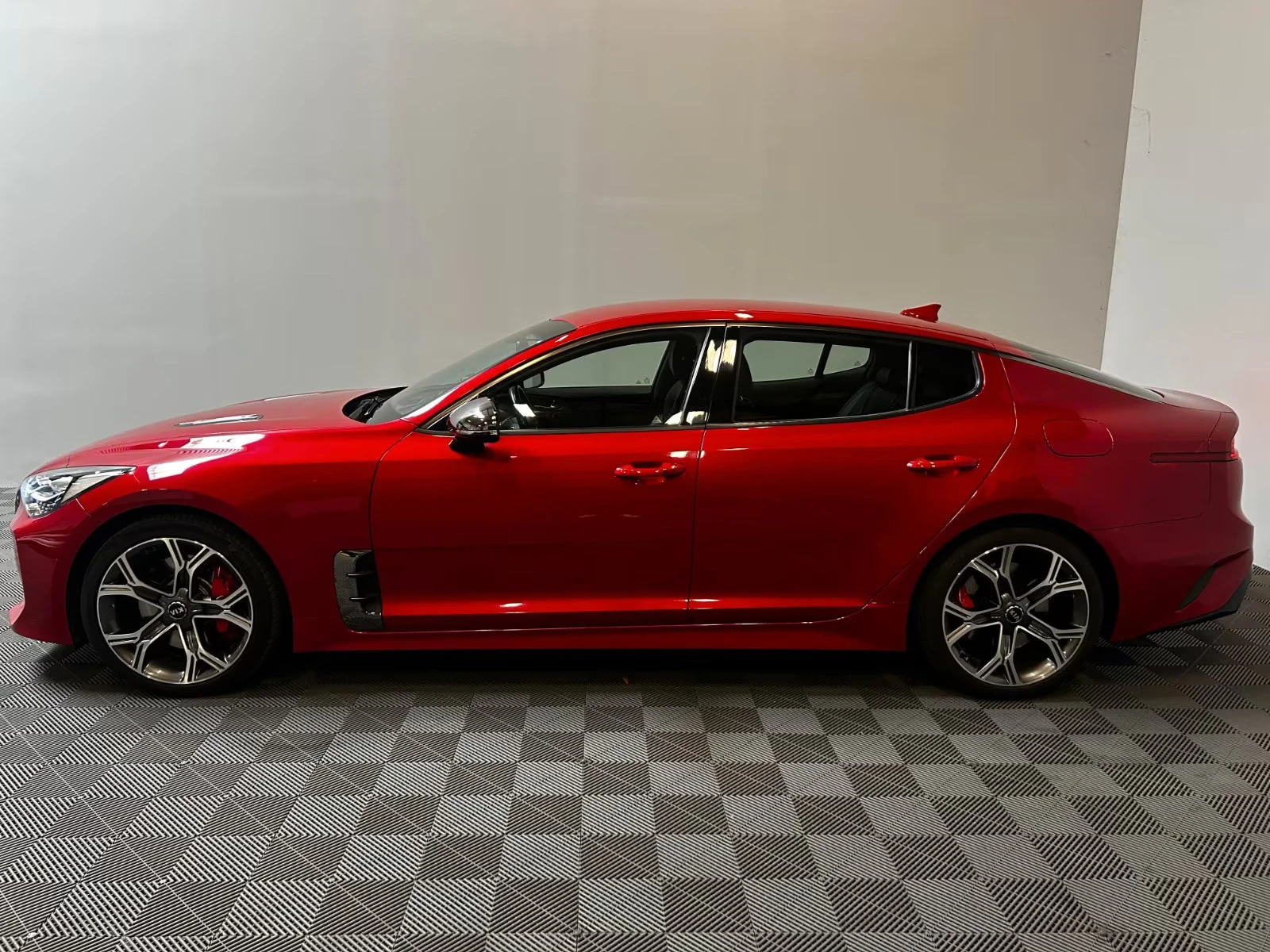 Kia Stinger На части GT Line 3.3 BI TURBO 370кс. - изображение 4