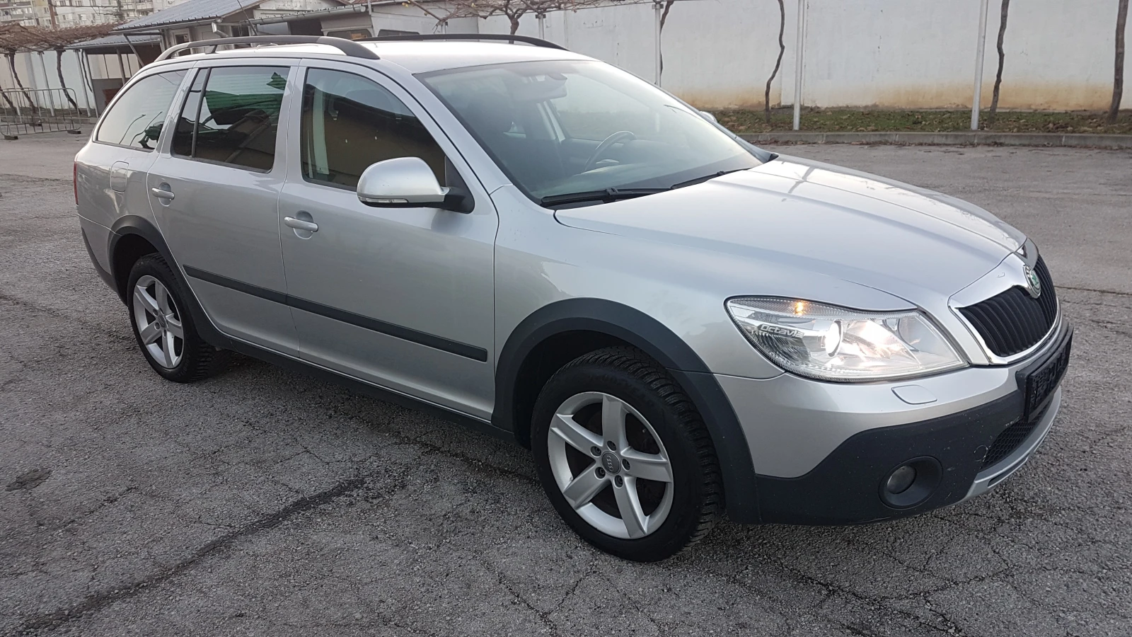 Skoda Octavia SCOUT 2 .0 TDI 4×4 - изображение 3