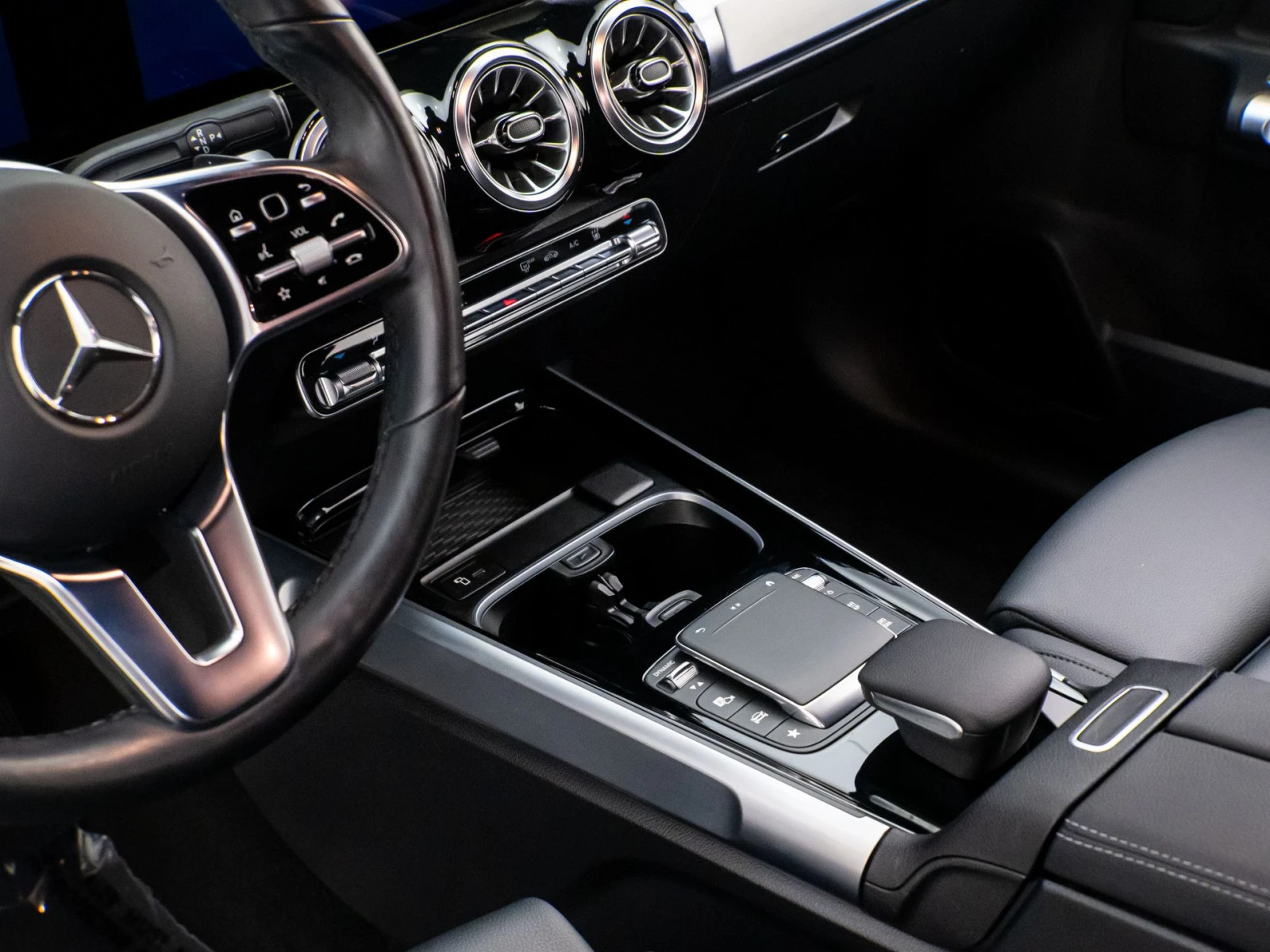 Mercedes-Benz EQB 300 4MATIC - изображение 9