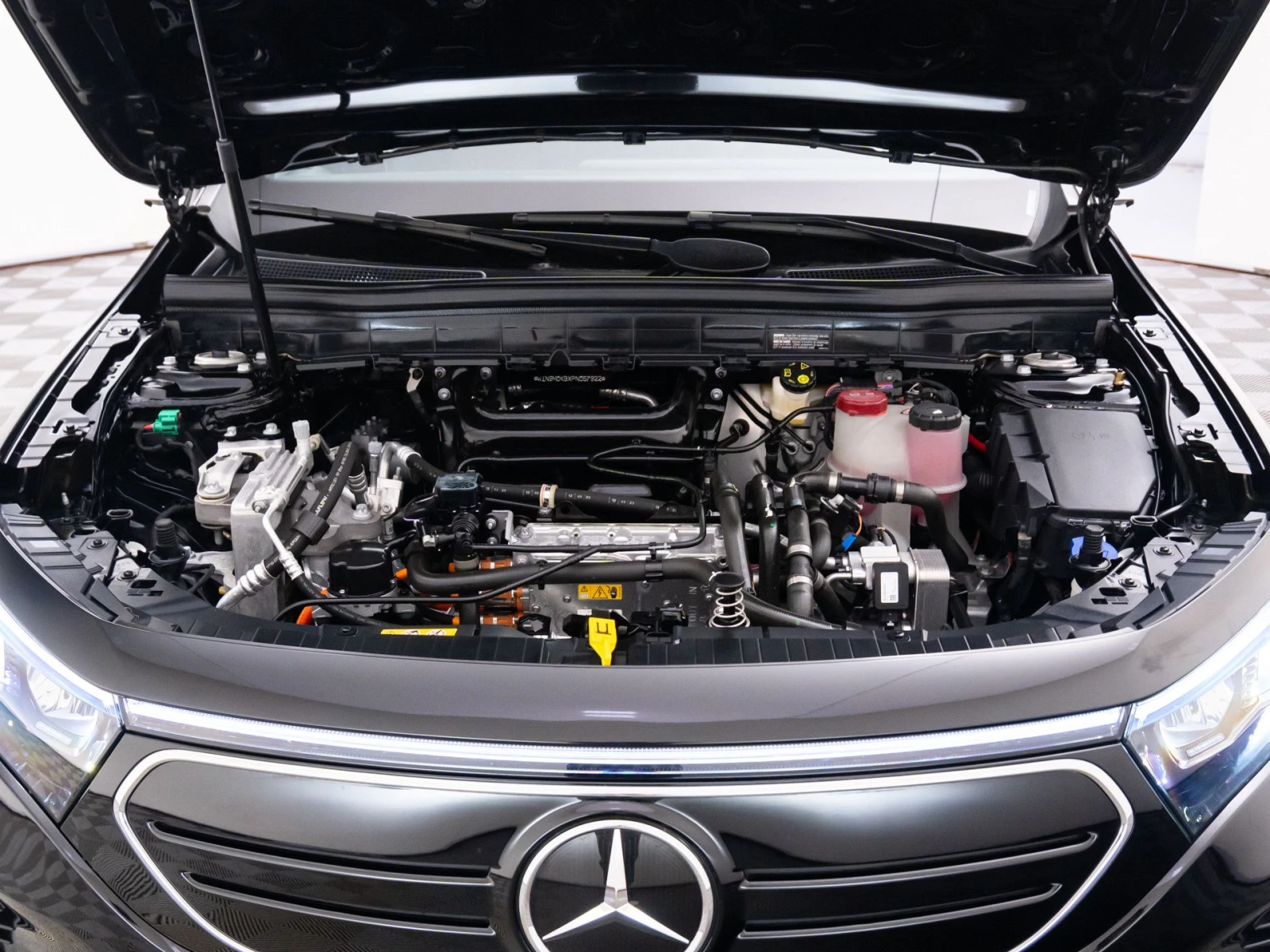 Mercedes-Benz EQB 300 4MATIC - изображение 8