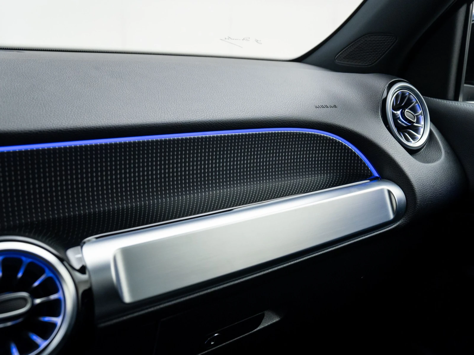 Mercedes-Benz EQB 300 4MATIC - изображение 5