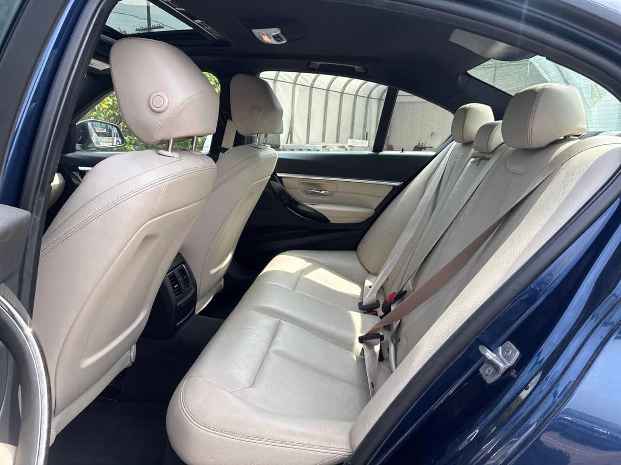 BMW 330 * 330i xDrive * CARFAX * ПОДГРЕВИ * ПАНО * KEYLESS, снимка 13 - Автомобили и джипове - 54896958