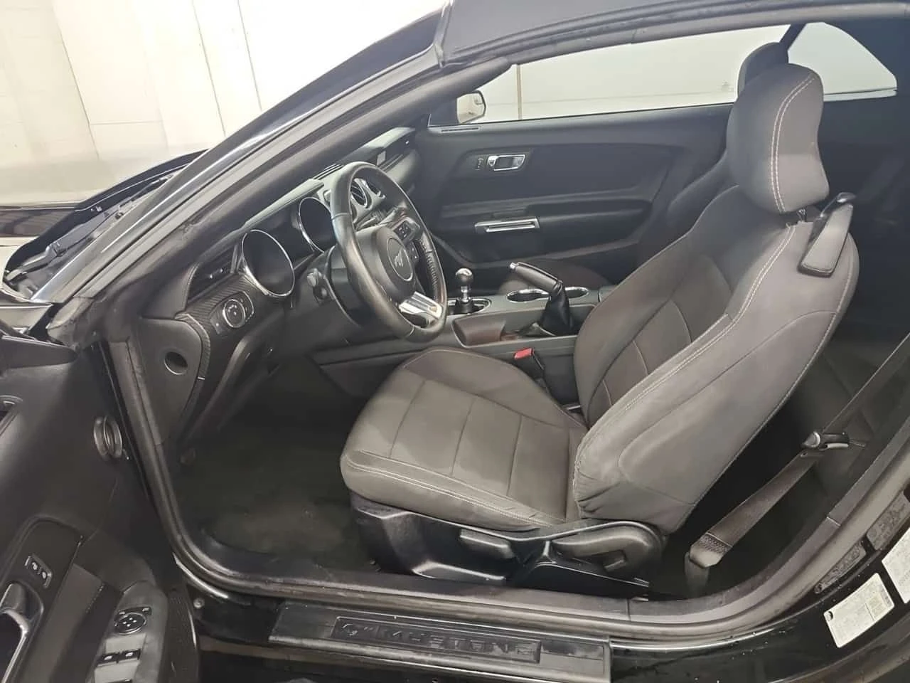 Ford Mustang V6/CARFAX/ФИНАНСИРАНЕ, снимка 5 - Автомобили и джипове - 55432734