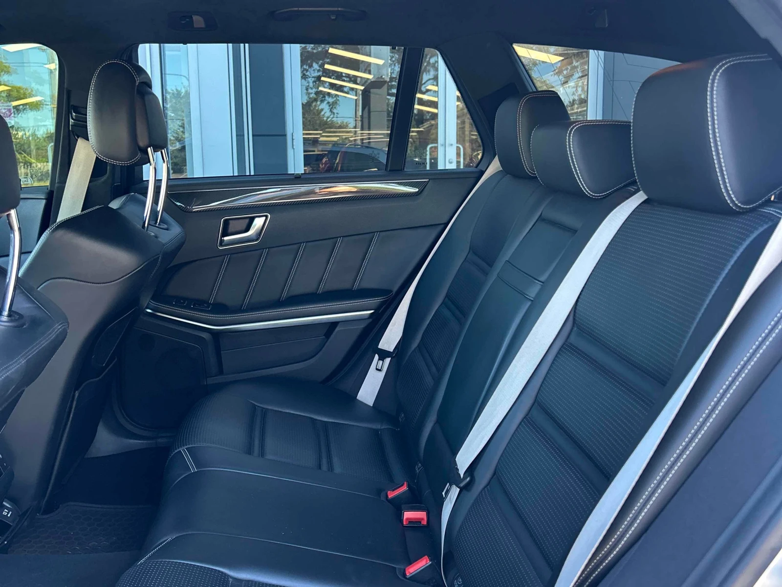 Mercedes-Benz E 63 AMG * S * АВТОКРЕДИТ БЕЗ ПЪРВОНАЧАЛНА ВНОСКА* , снимка 13 - Автомобили и джипове - 55873587