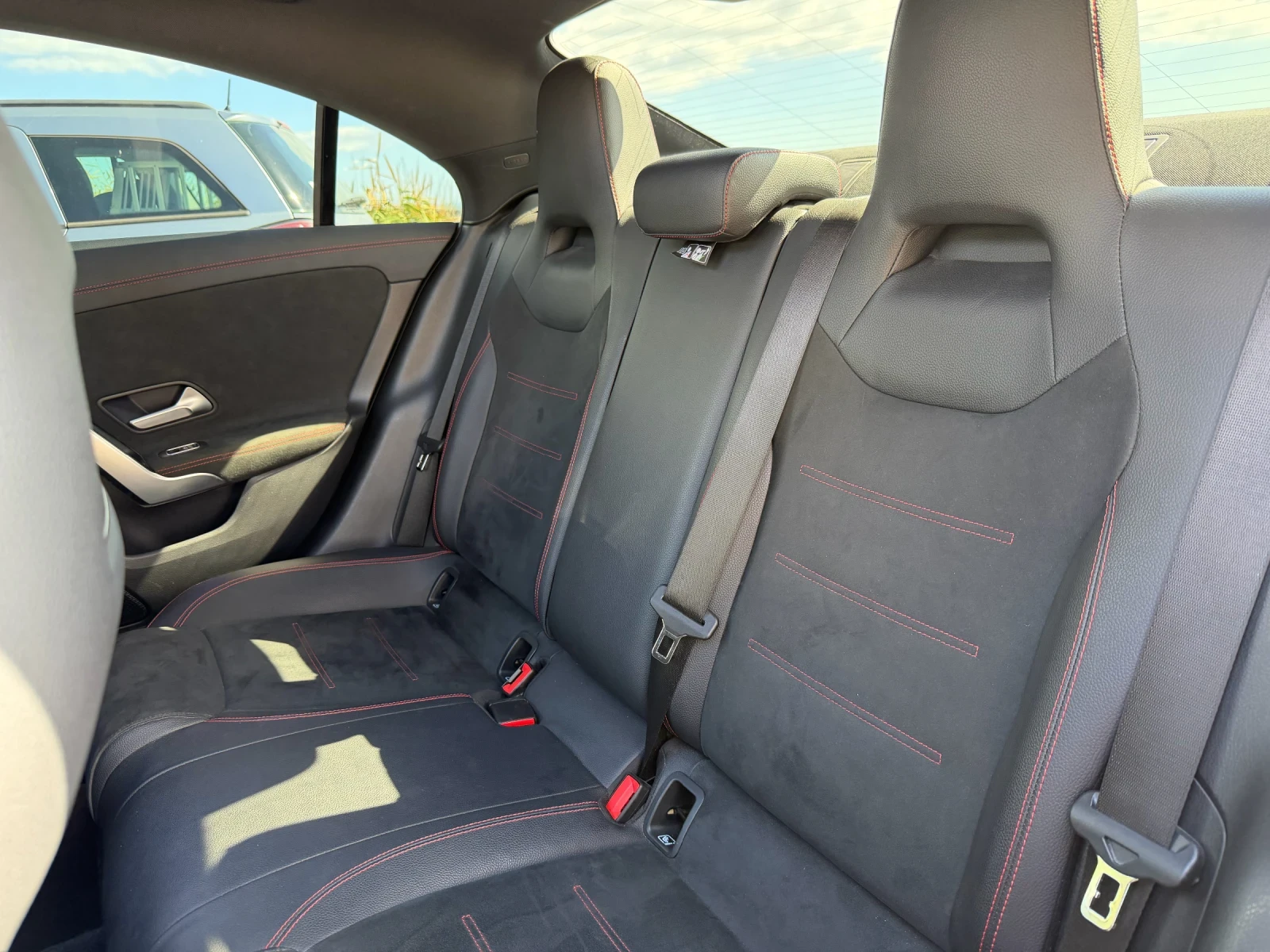 Mercedes-Benz CLA 220, снимка 15 - Автомобили и джипове - 55976938