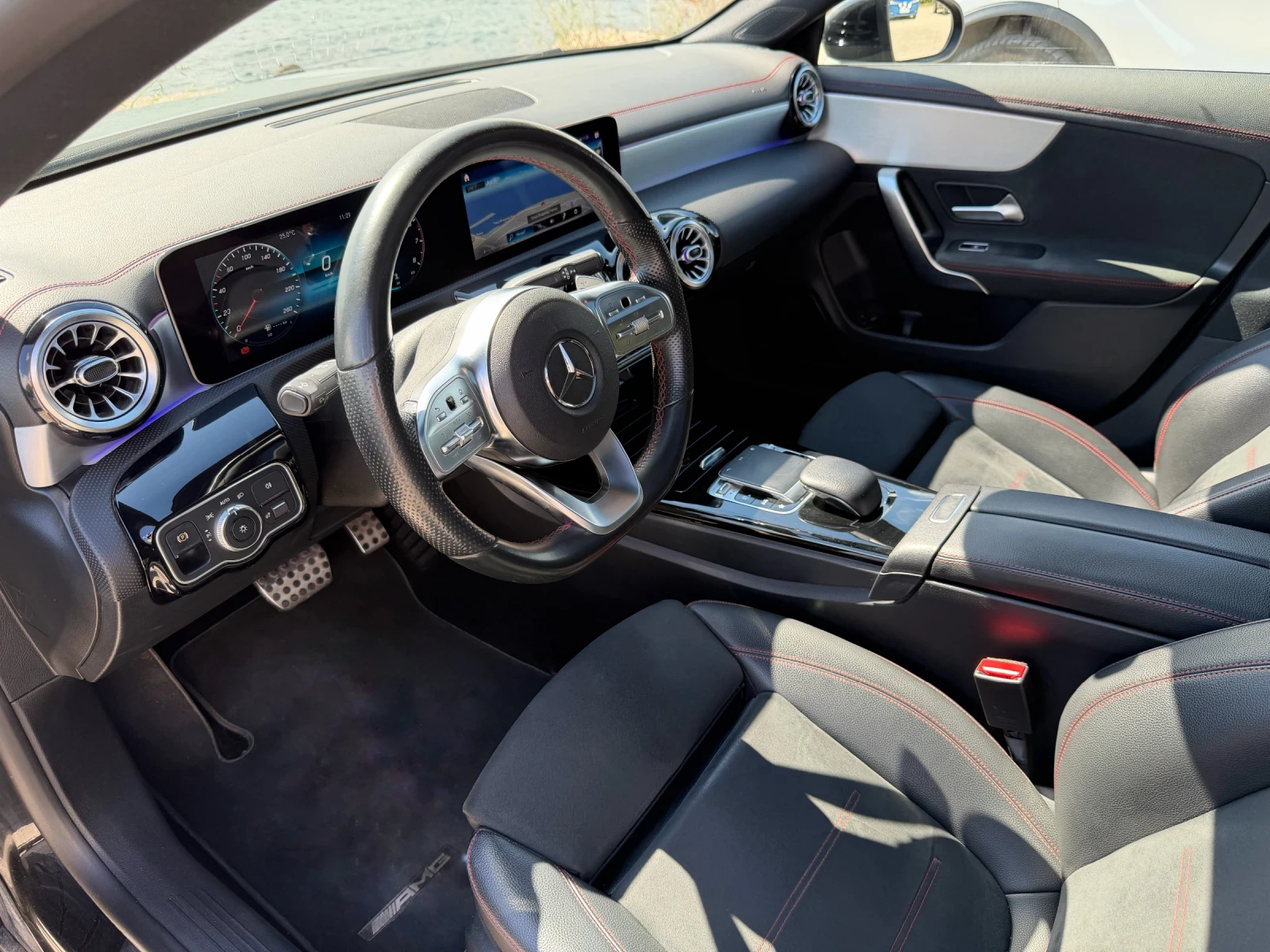 Mercedes-Benz CLA 220, снимка 9 - Автомобили и джипове - 55976938