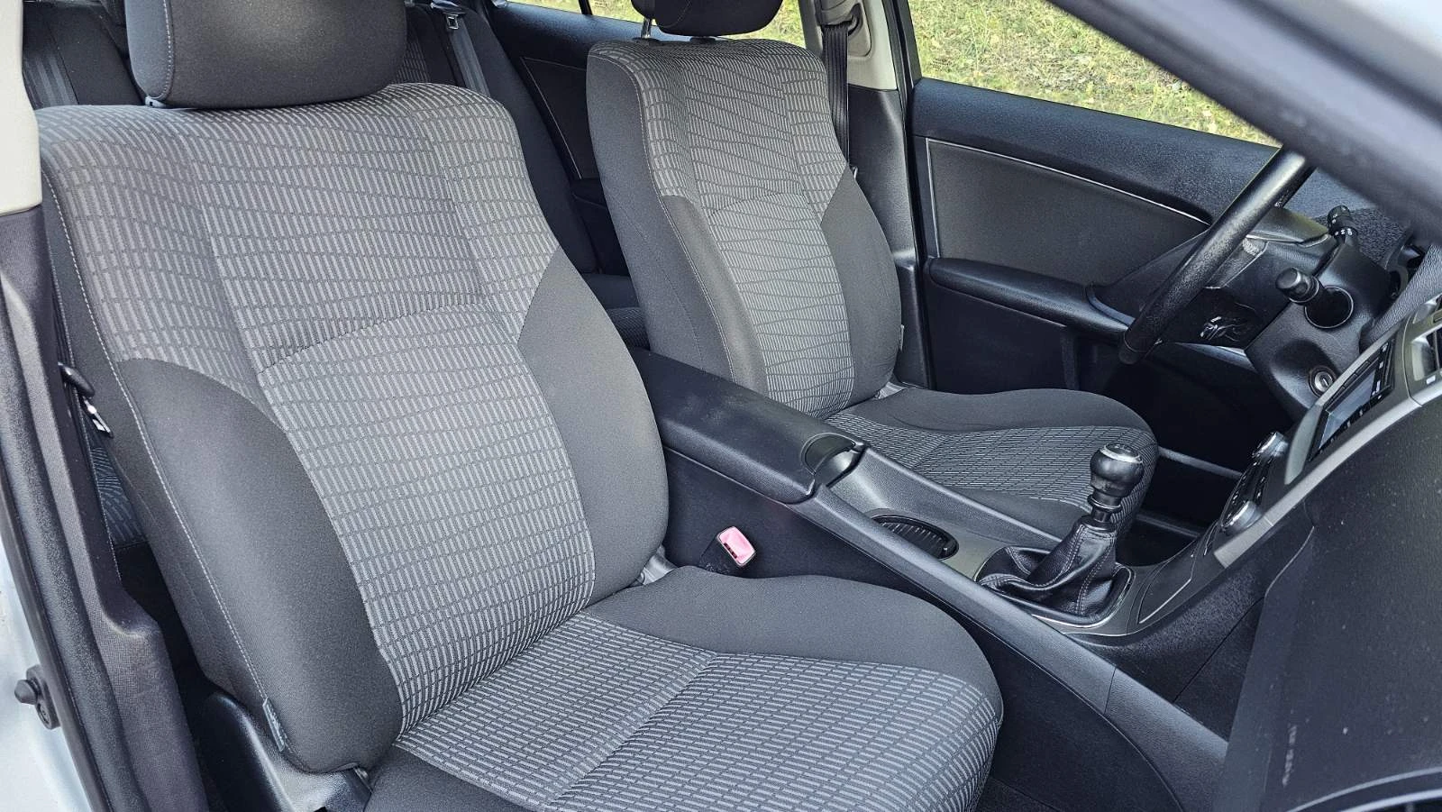 Toyota Avensis 1.8, снимка 12 - Автомобили и джипове - 56086884