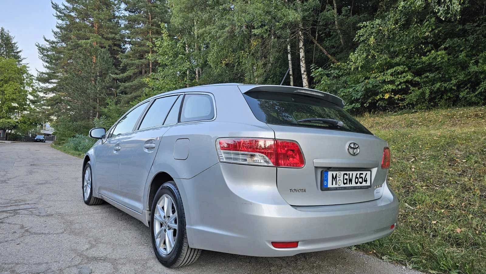 Toyota Avensis 1.8, снимка 3 - Автомобили и джипове - 56086884