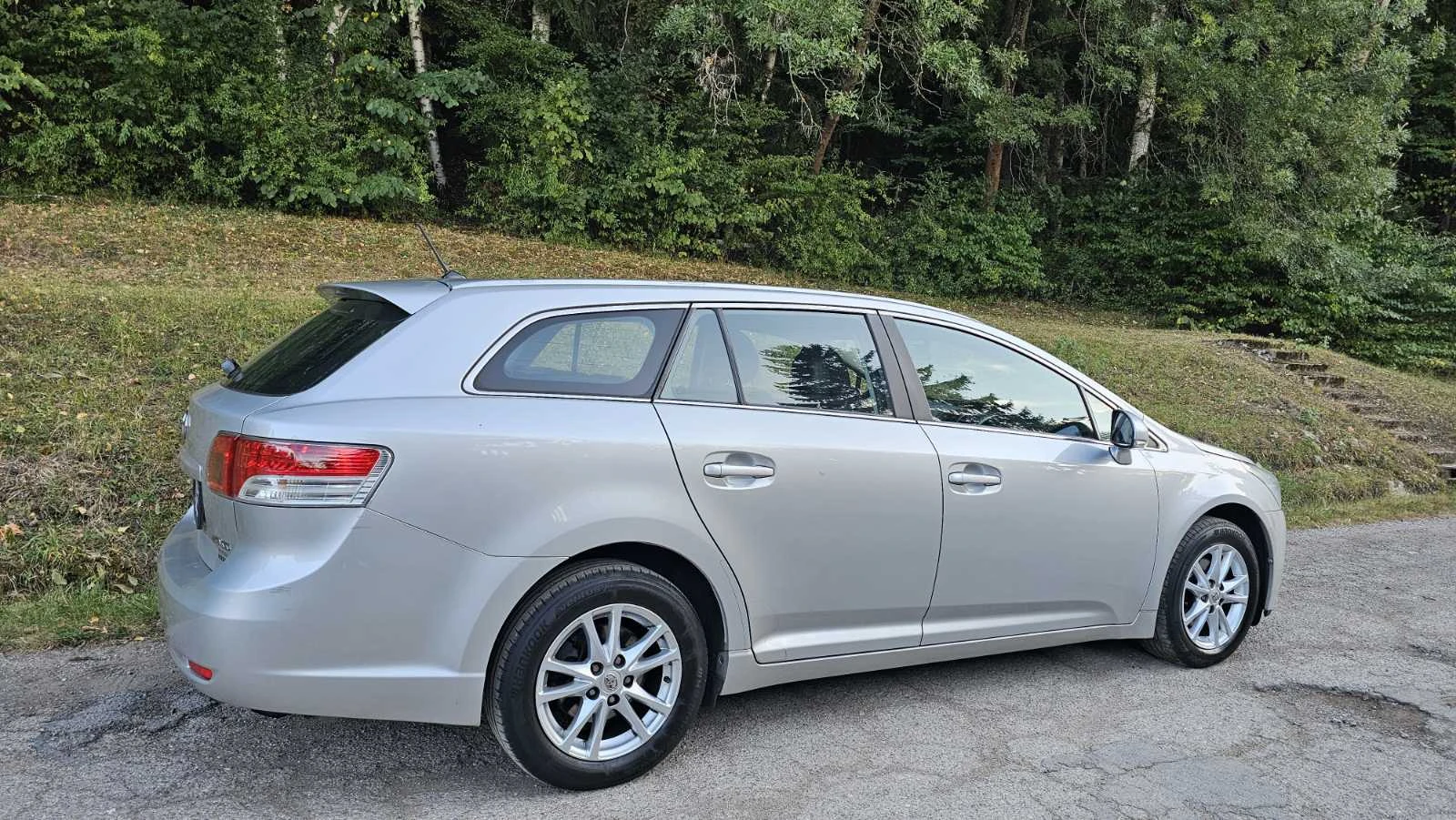 Toyota Avensis 1.8, снимка 6 - Автомобили и джипове - 56086884