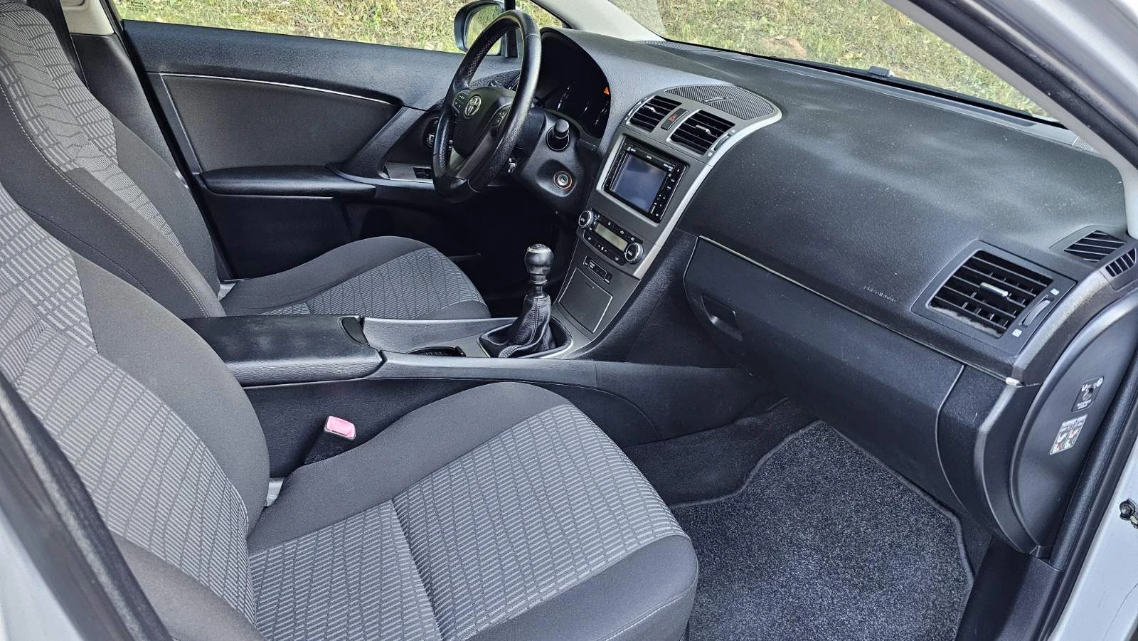 Toyota Avensis 1.8, снимка 16 - Автомобили и джипове - 56086884