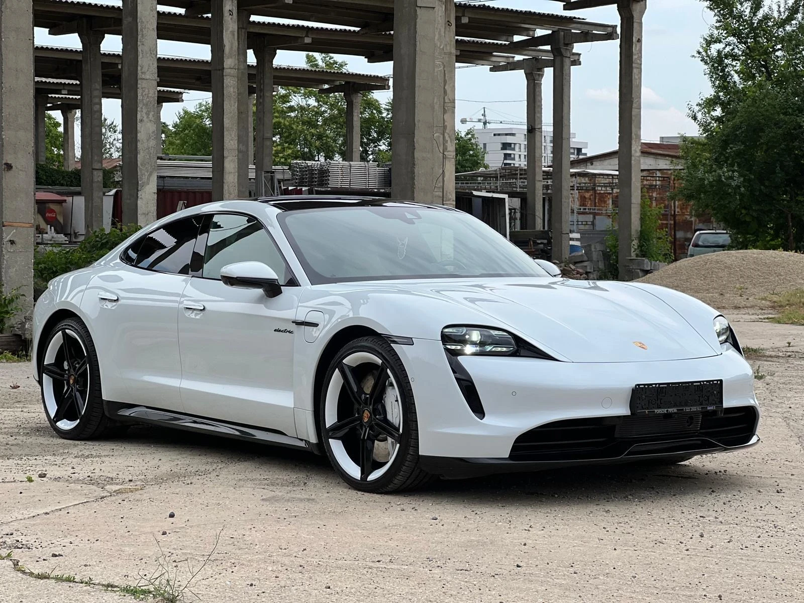 Porsche Taycan 4s , снимка 6 - Автомобили и джипове - 56539021