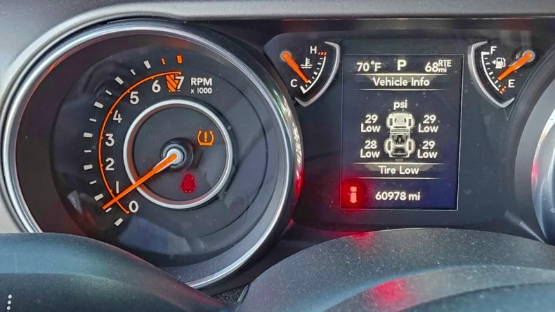 Jeep Wrangler, снимка 8 - Автомобили и джипове - 53031042