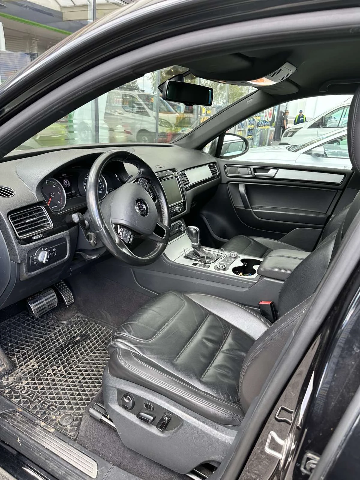 VW Touareg, снимка 4 - Автомобили и джипове - 54323195