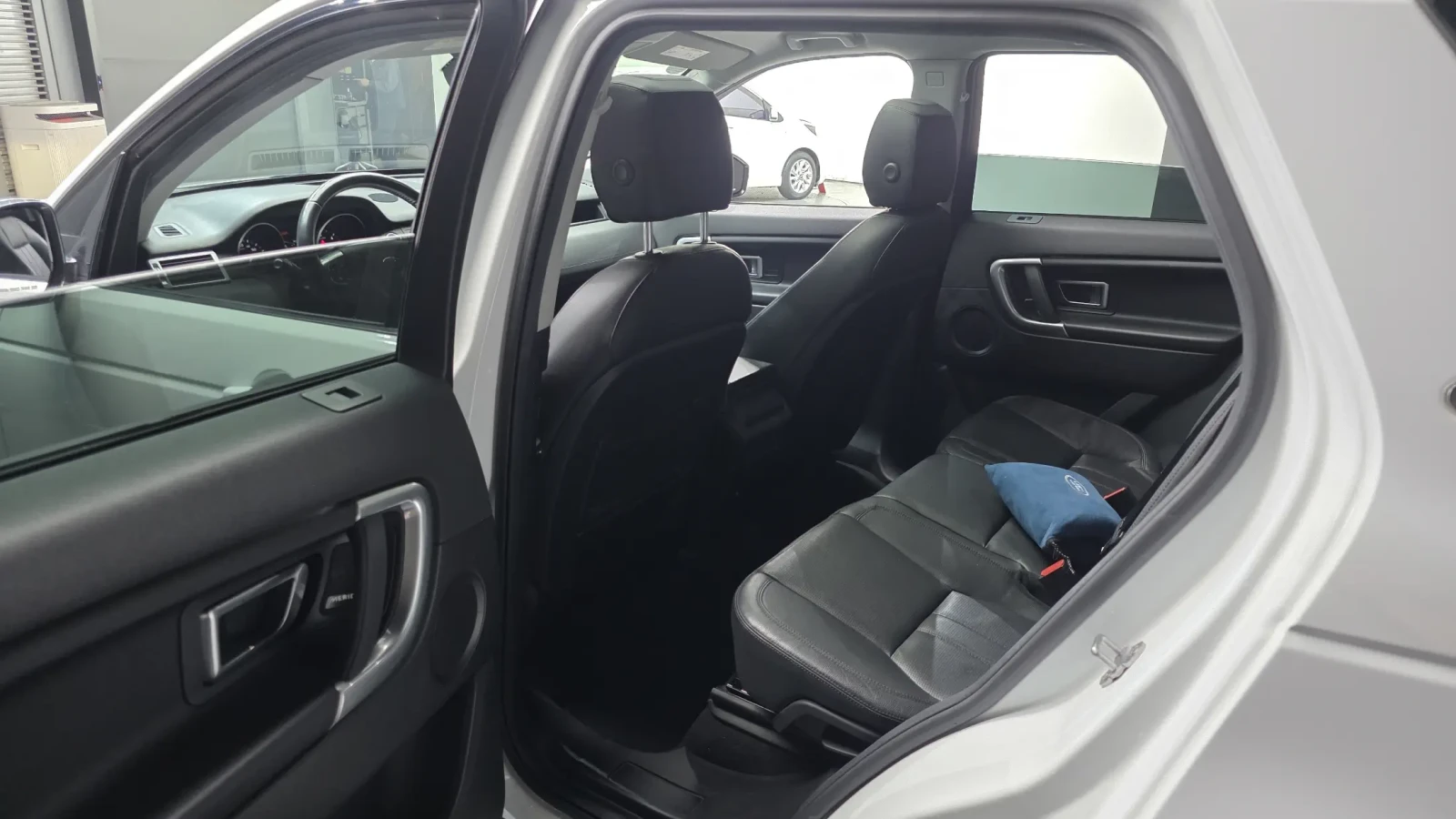 Land Rover Discovery SE #УНИКАТ# !FULL!PANO/CAM, снимка 9 - Автомобили и джипове - 55037563