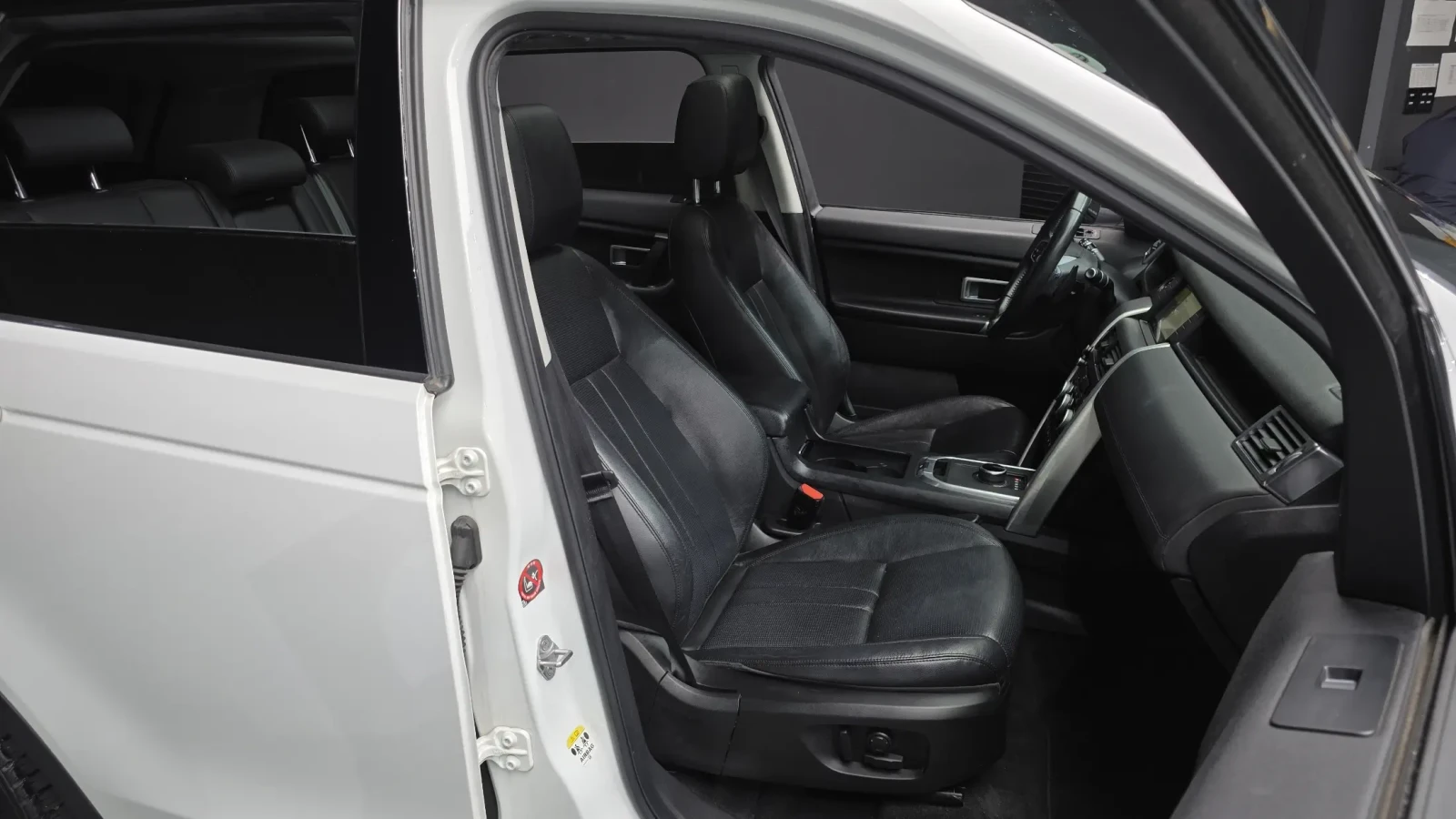 Land Rover Discovery SE #УНИКАТ# !FULL!PANO/CAM, снимка 10 - Автомобили и джипове - 55037563