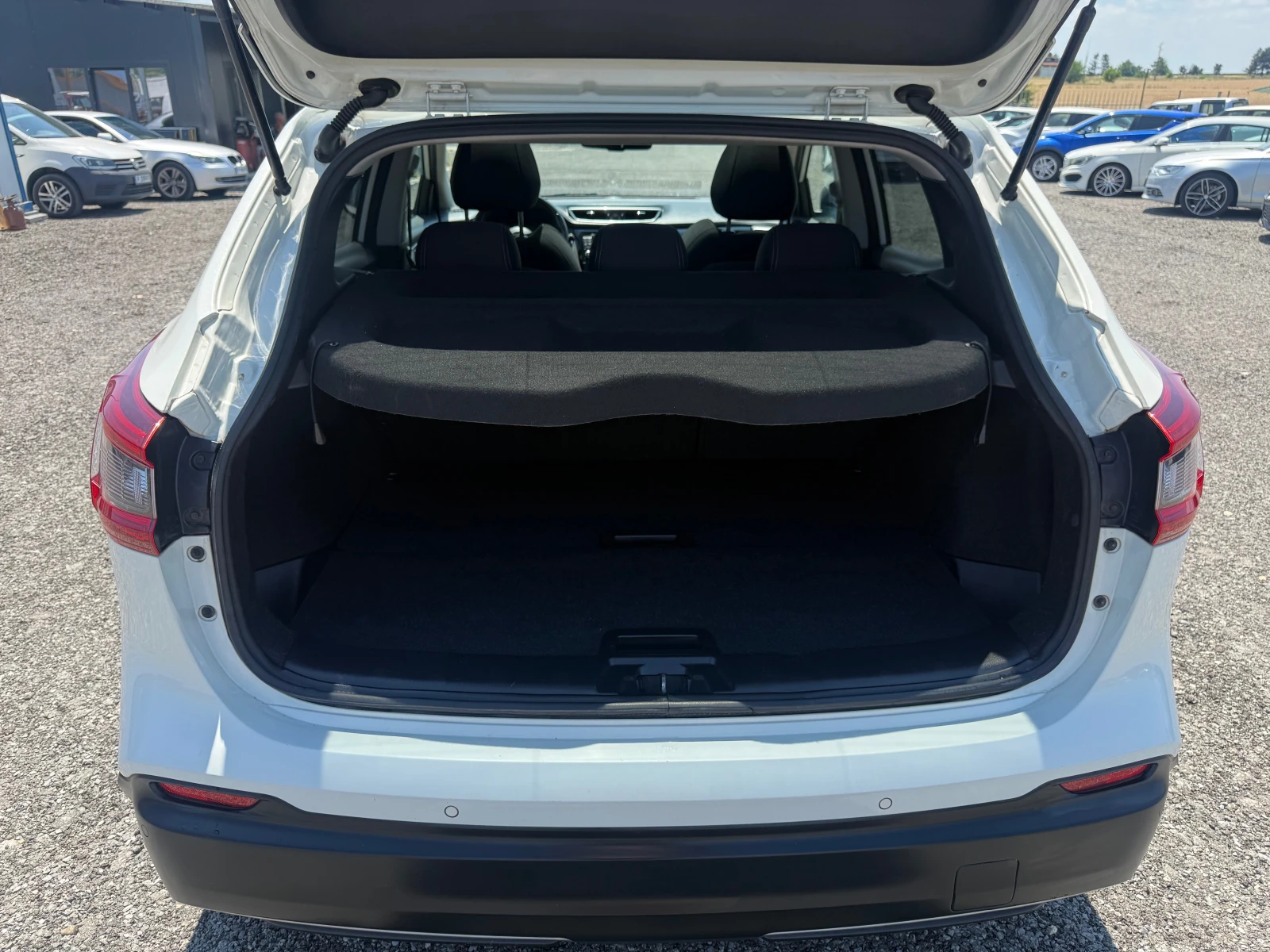 Nissan Qashqai 1.5 DCI , снимка 16 - Автомобили и джипове - 55050028