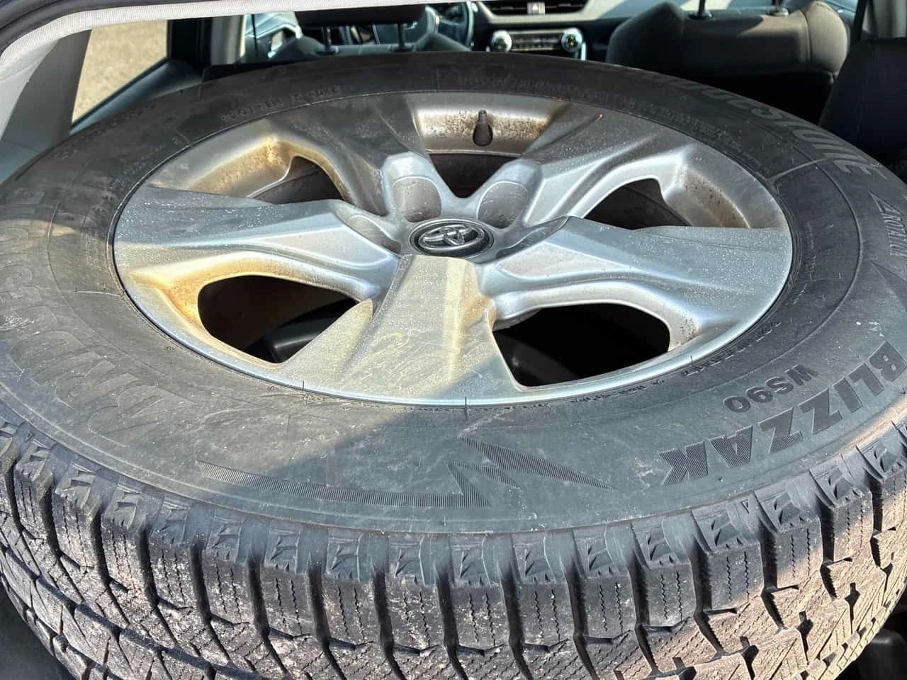 Toyota Rav4 * Hybrid XLE * DISTRONIC* + ГУМИ С ДЖАНТИ* , снимка 13 - Автомобили и джипове - 55580921