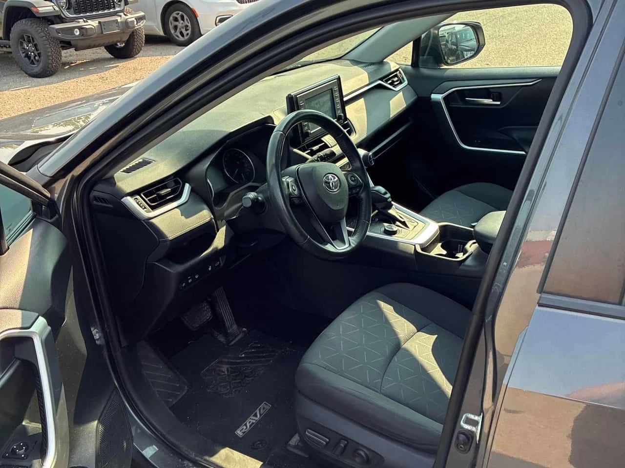 Toyota Rav4 * Hybrid XLE * DISTRONIC* + ГУМИ С ДЖАНТИ* , снимка 5 - Автомобили и джипове - 55580921