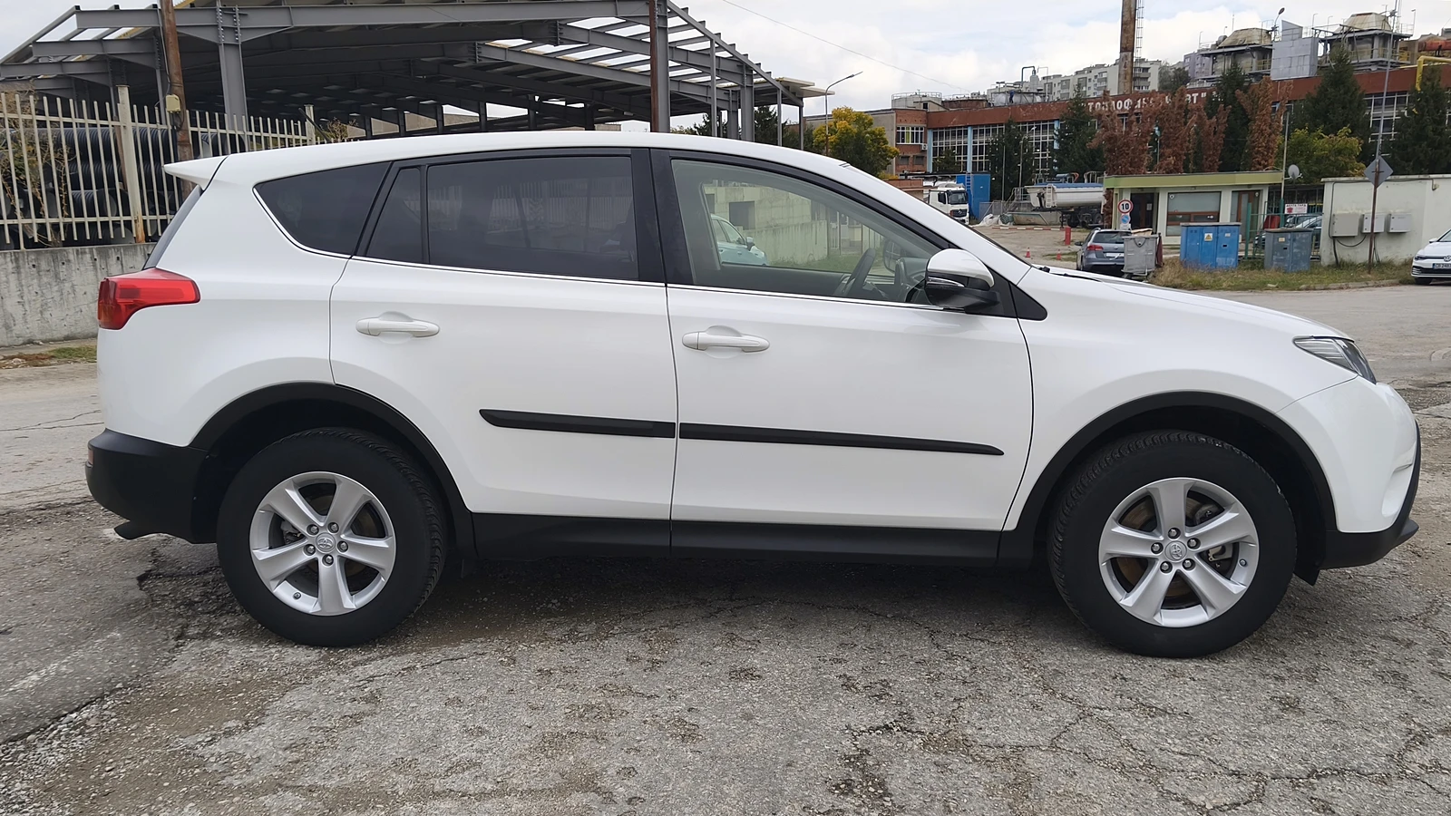 Toyota Rav4 2.0D4-D теглич, снимка 6 - Автомобили и джипове - 56474565