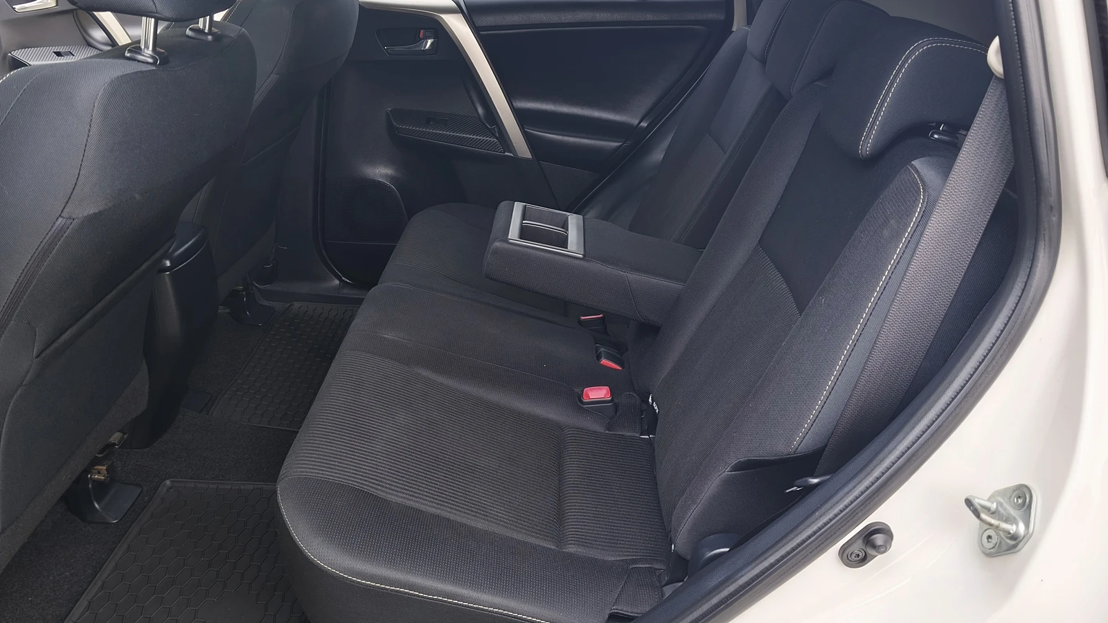 Toyota Rav4 2.0D4-D теглич, снимка 14 - Автомобили и джипове - 56474565