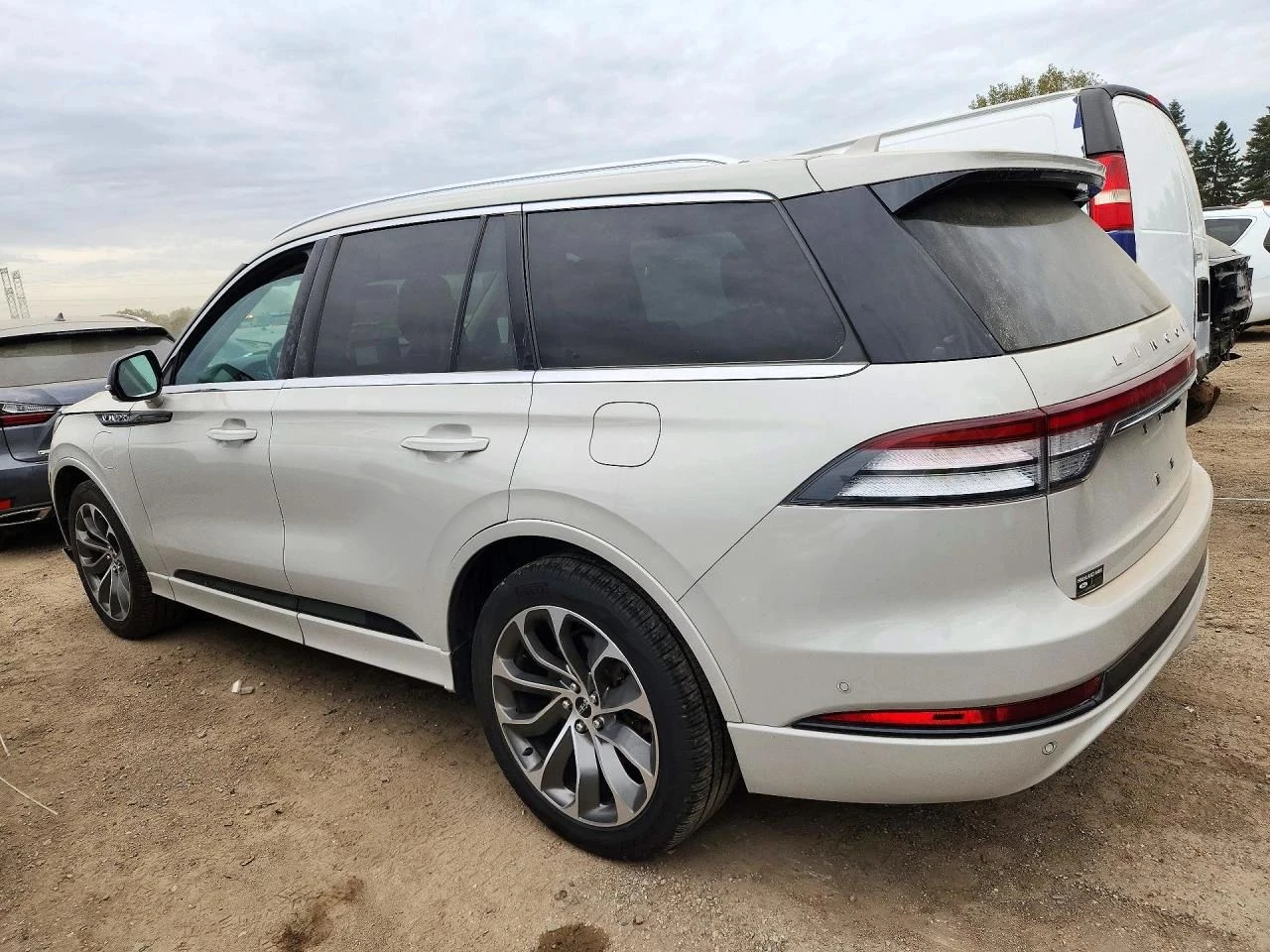 Lincoln Aviator, снимка 2 - Автомобили и джипове - 56689981