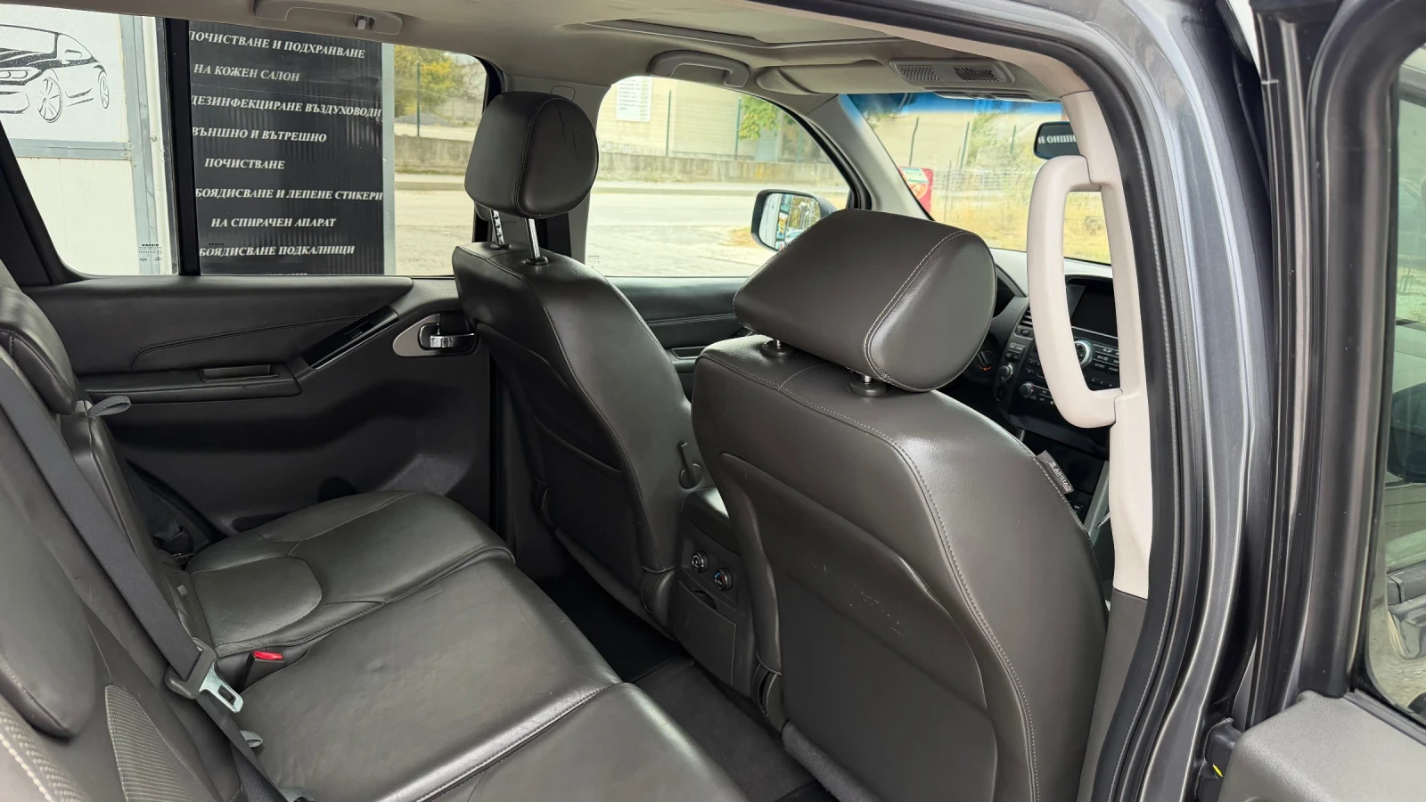 Nissan Pathfinder Автомат 4х4 7 местна, снимка 10 - Автомобили и джипове - 56711784