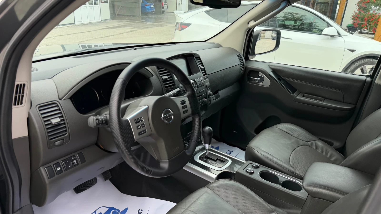 Nissan Pathfinder Автомат 4х4 7 местна, снимка 6 - Автомобили и джипове - 56711784