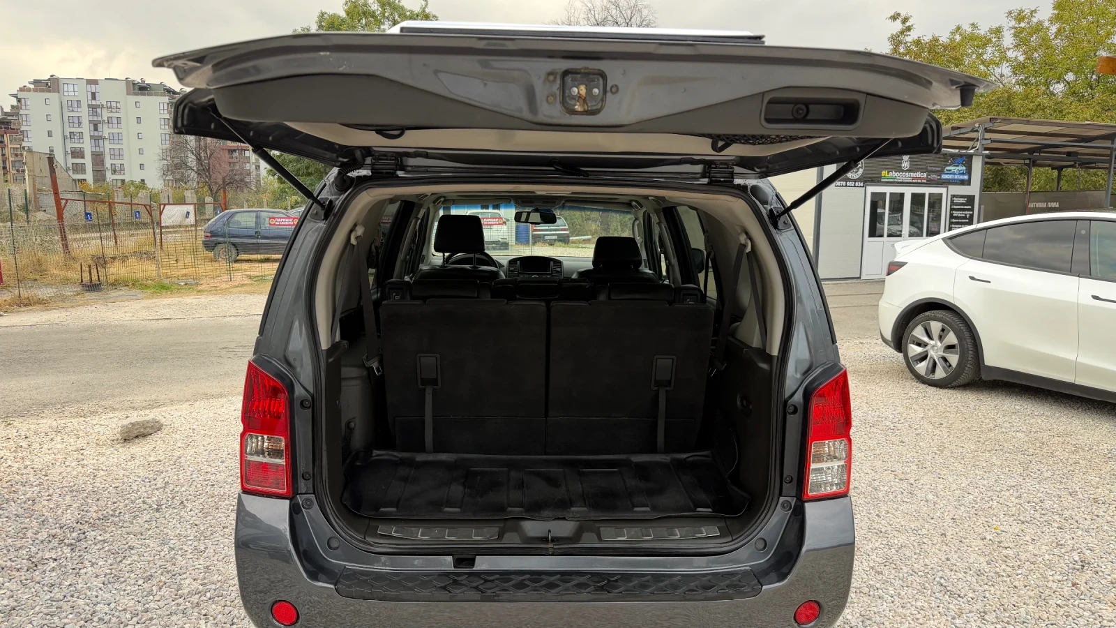 Nissan Pathfinder Автомат 4х4 7 местна, снимка 11 - Автомобили и джипове - 56711784
