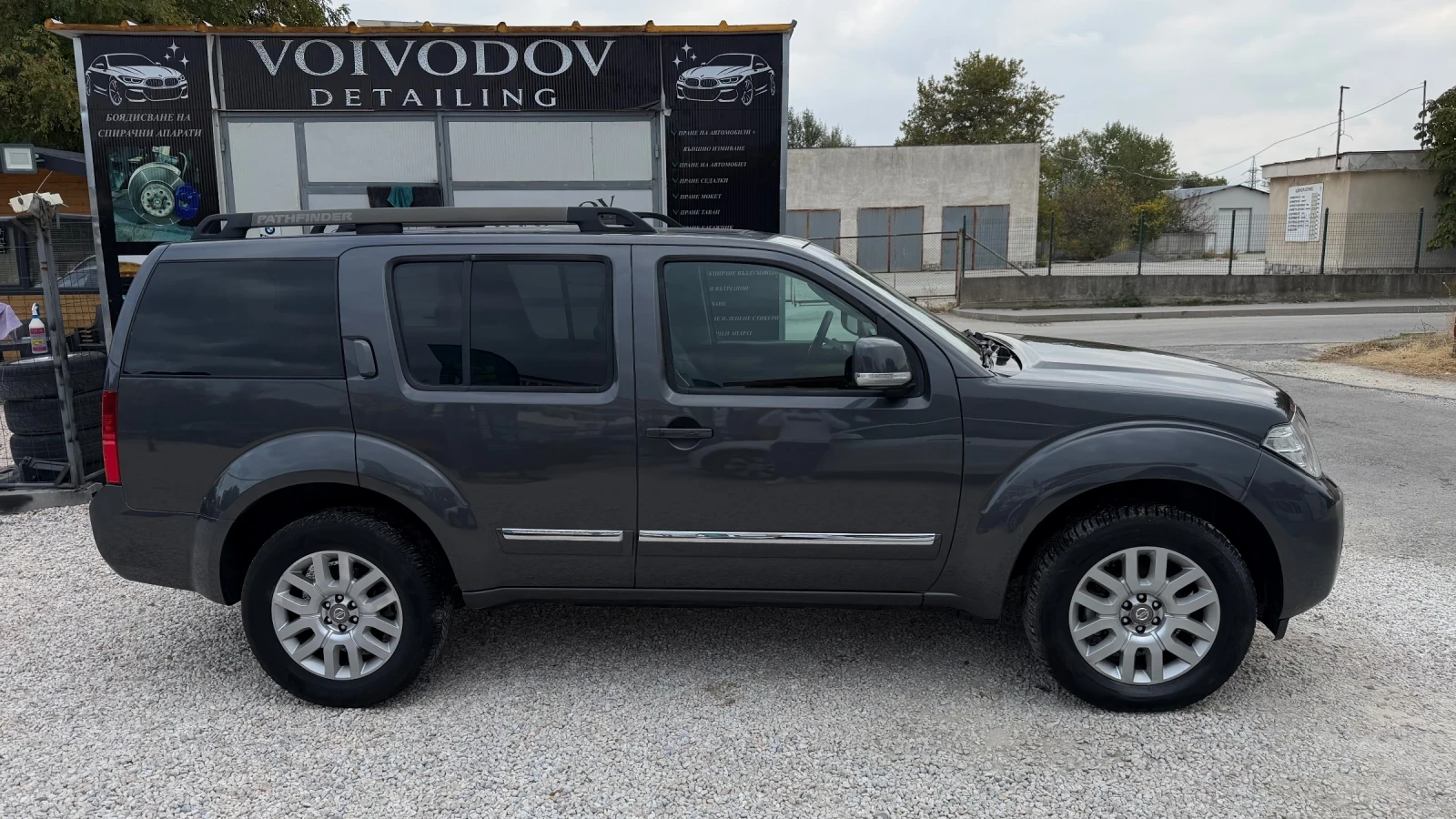 Nissan Pathfinder Автомат 4х4 7 местна, снимка 3 - Автомобили и джипове - 56711784