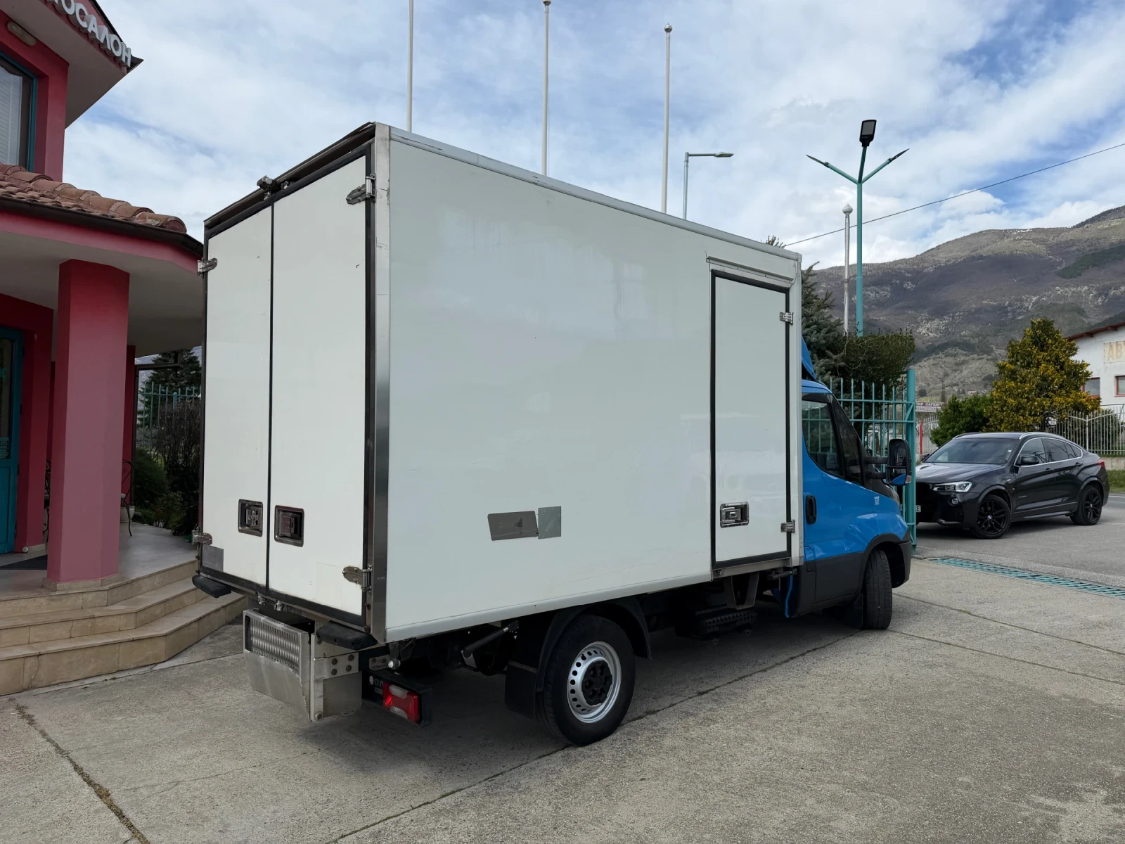 Iveco Daily 35-160* Euro6* Климатик* Хладилен+ Ток, снимка 14 - Бусове и автобуси - 54123052