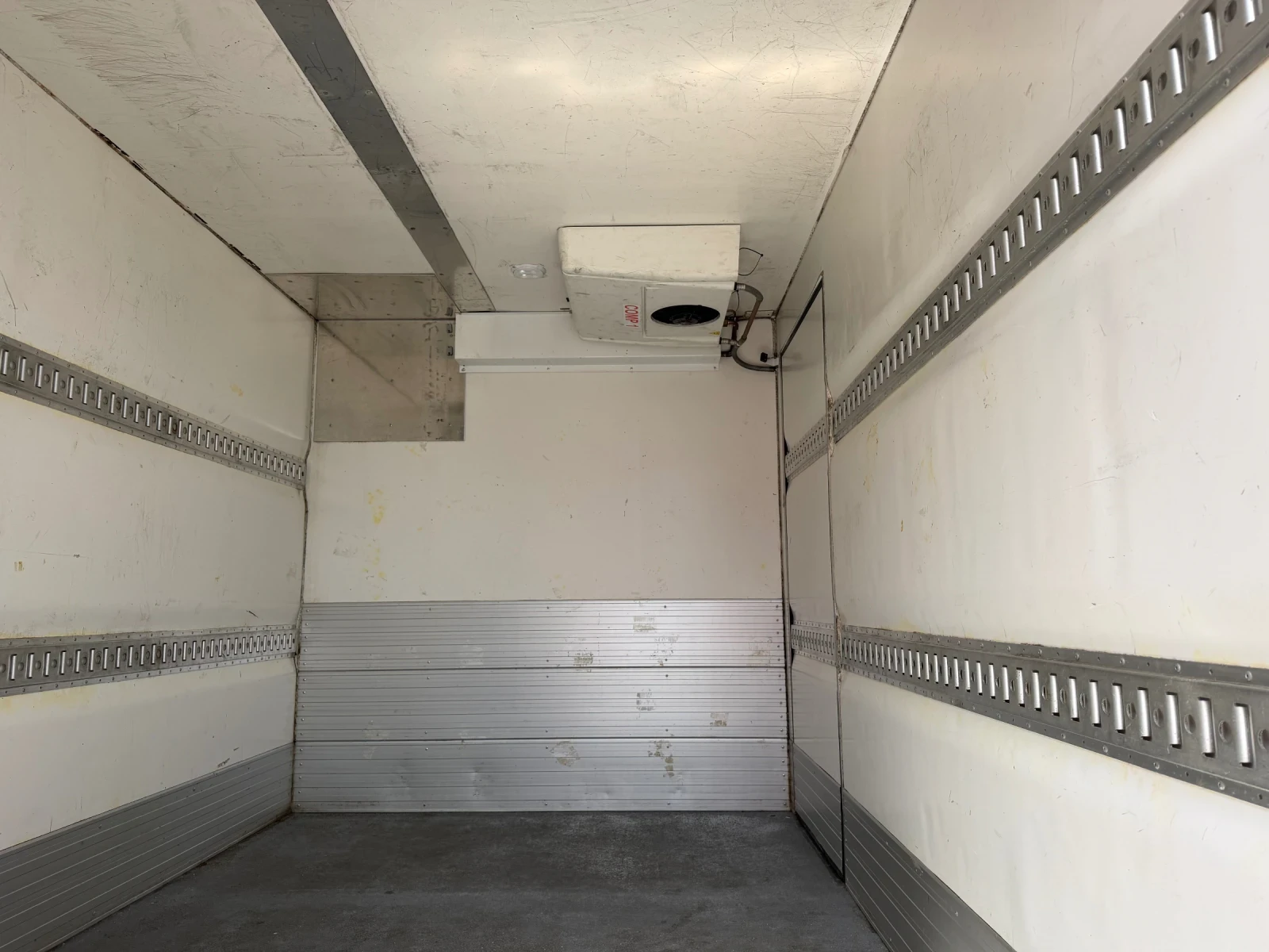 Iveco Daily 35-160* Euro6* Климатик* Хладилен+ Ток, снимка 12 - Бусове и автобуси - 54123052