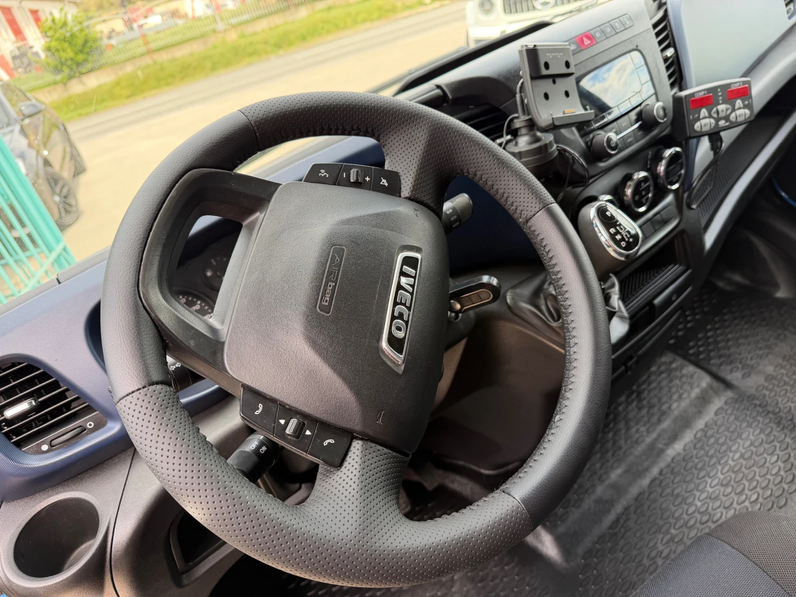 Iveco Daily 35-160* Euro6* Климатик* Хладилен+ Ток, снимка 4 - Бусове и автобуси - 54123052