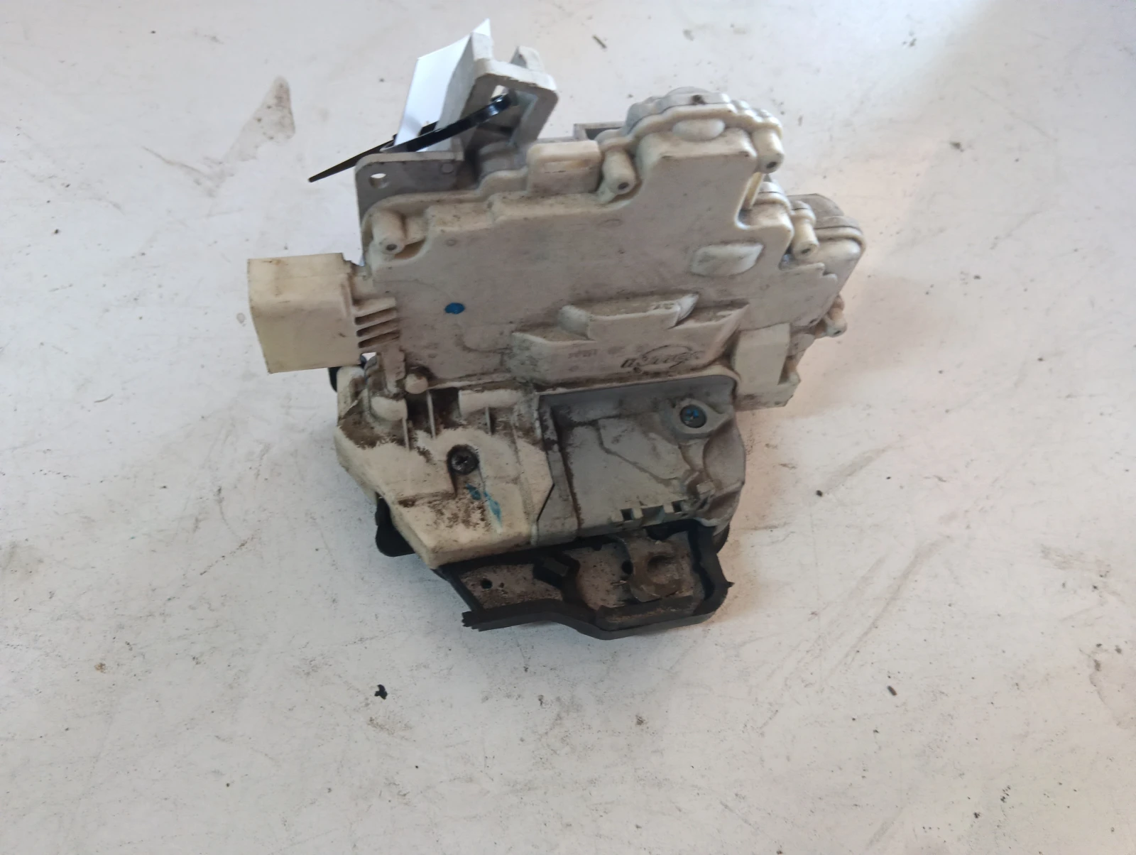 брава (задна лява) 4F0839015A Audi A6