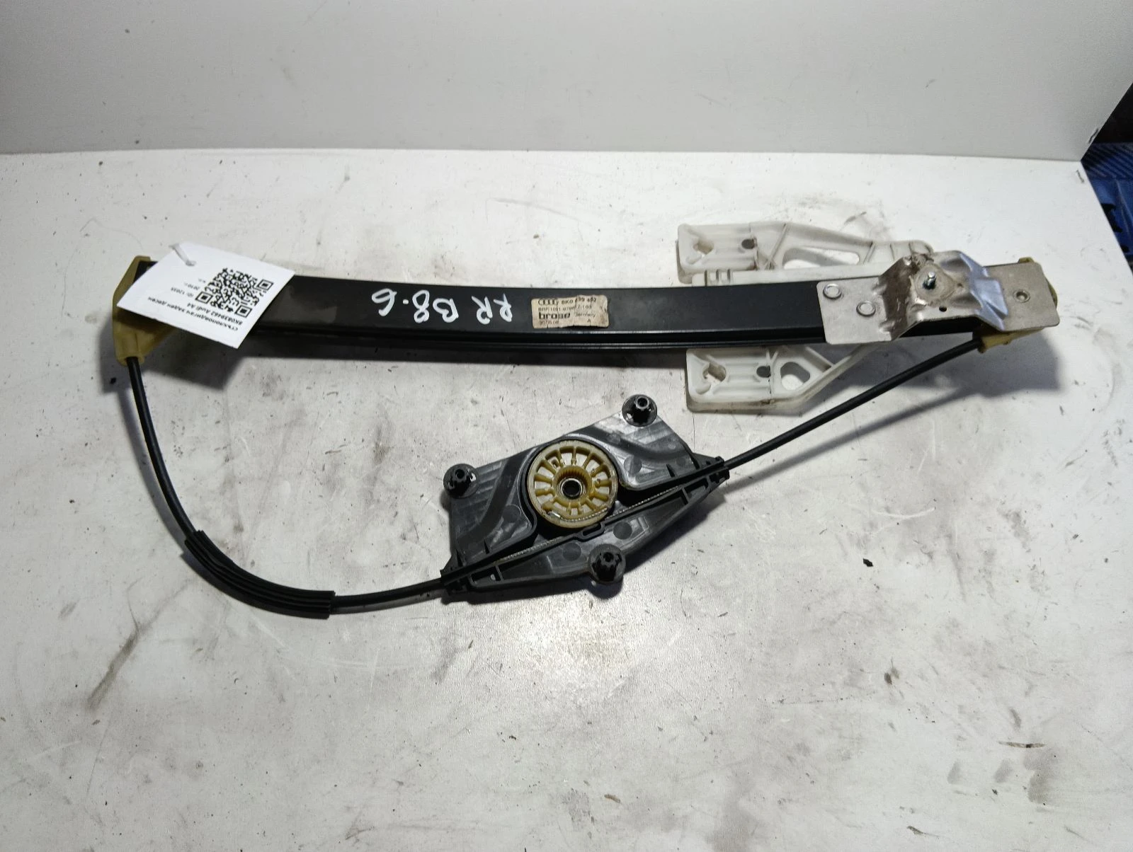 стъклоповдигач заден десен 8K0839462 Audi A4