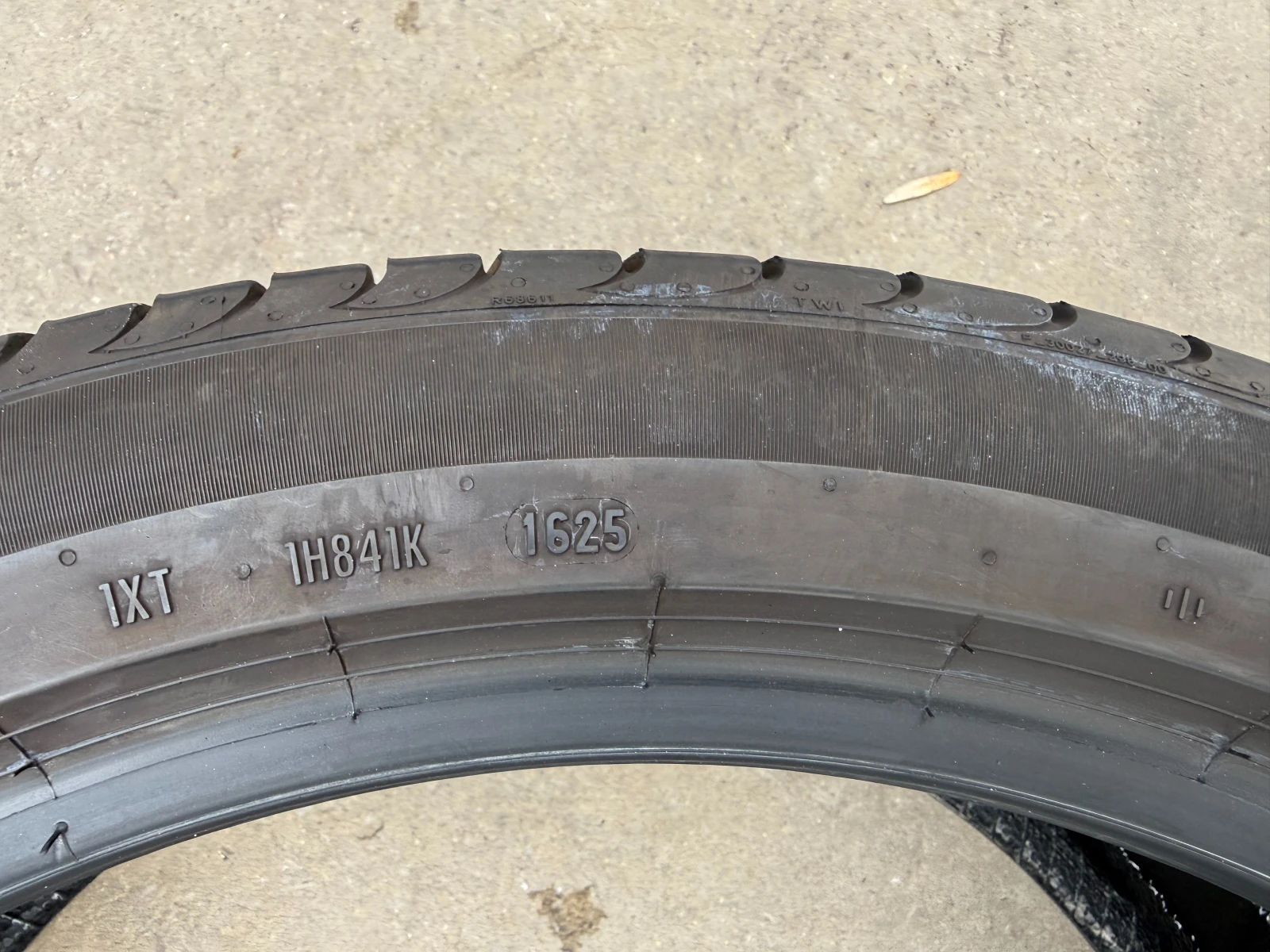 Гуми Летни 255/40R20, снимка 5 - Гуми и джанти - 53932863