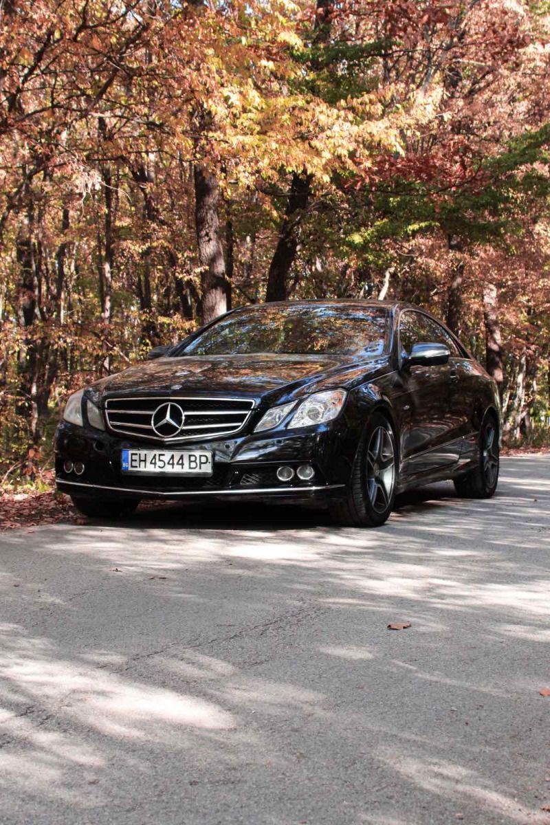 Mercedes-Benz E 250 BlueEFFICIENCY Coupe, снимка 2 - Автомобили и джипове - 44399757