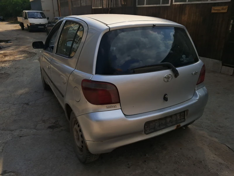 Toyota Yaris 1.0i, снимка 4 - Автомобили и джипове - 46894382