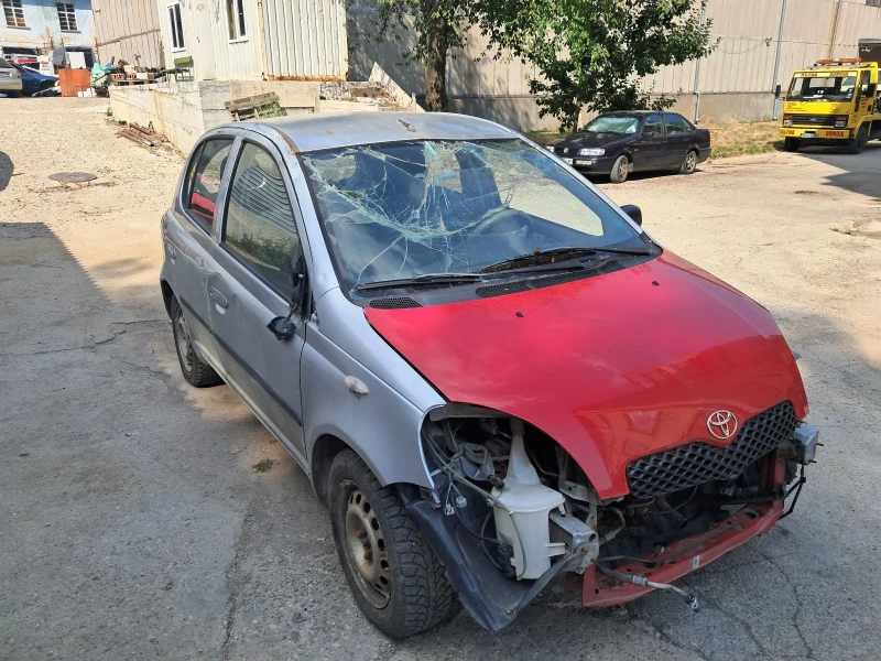 Toyota Yaris 1.0i, снимка 2 - Автомобили и джипове - 46894382