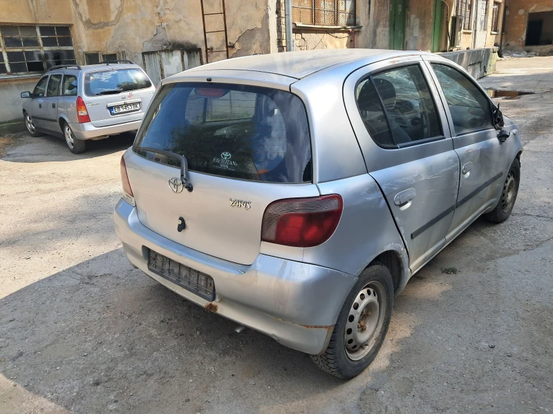 Toyota Yaris 1.0i, снимка 3 - Автомобили и джипове - 46894382