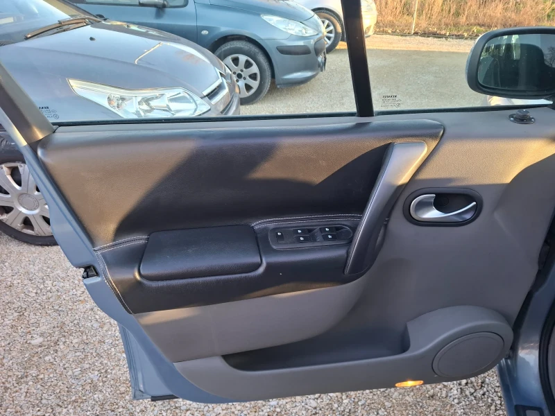 Renault Scenic 1.9, снимка 11 - Автомобили и джипове - 49274006