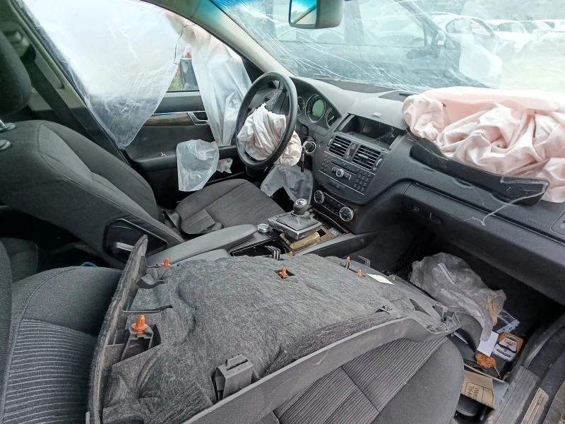 Mercedes-Benz C 220, снимка 4 - Автомобили и джипове - 52846721